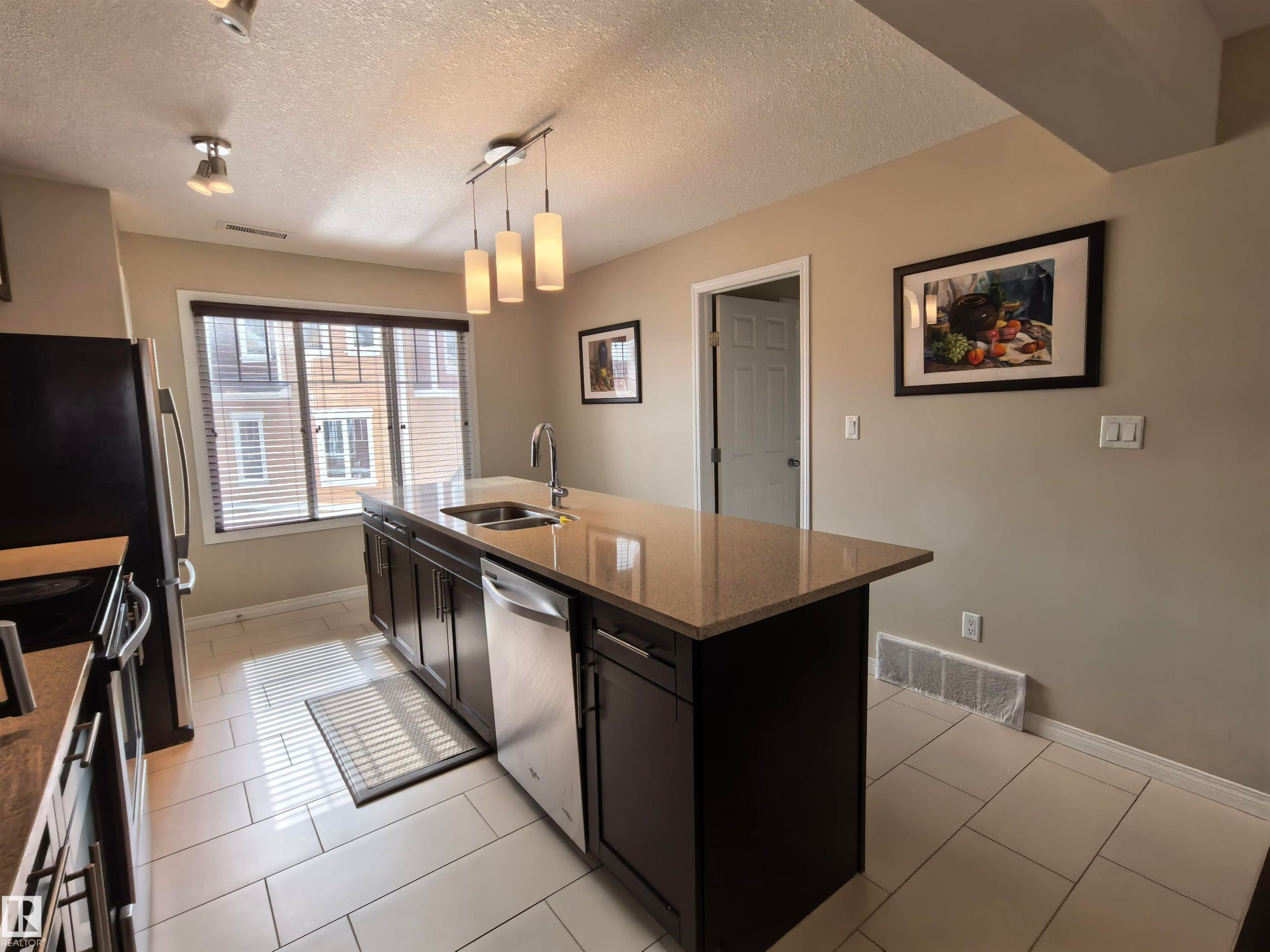 1649 Towne Centre Blvd., Edmonton, AB - Indoor Photo Showing Kitchen With Double Sink