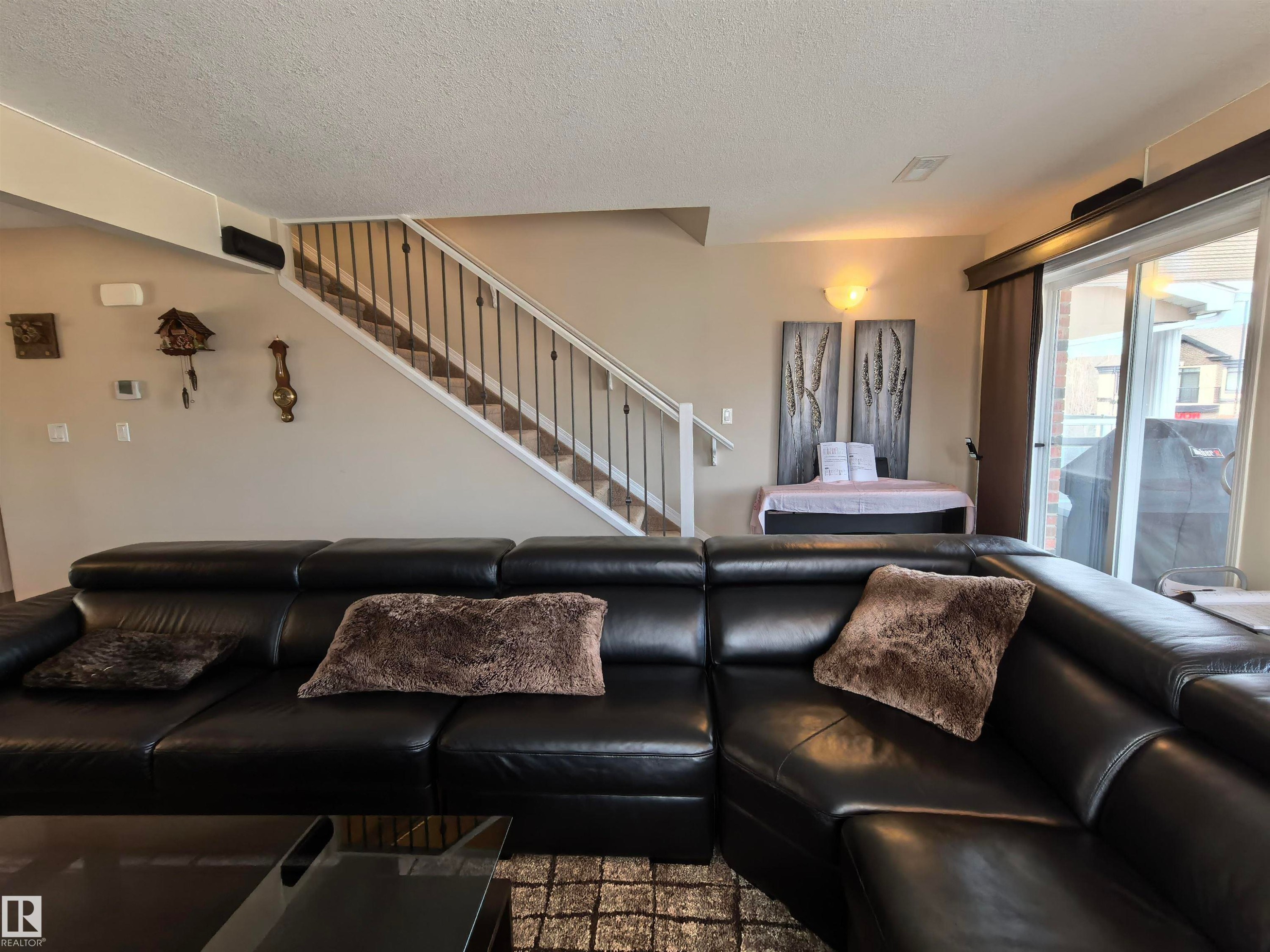 1649 Towne Centre Blvd., Edmonton, AB - Indoor Photo Showing Living Room