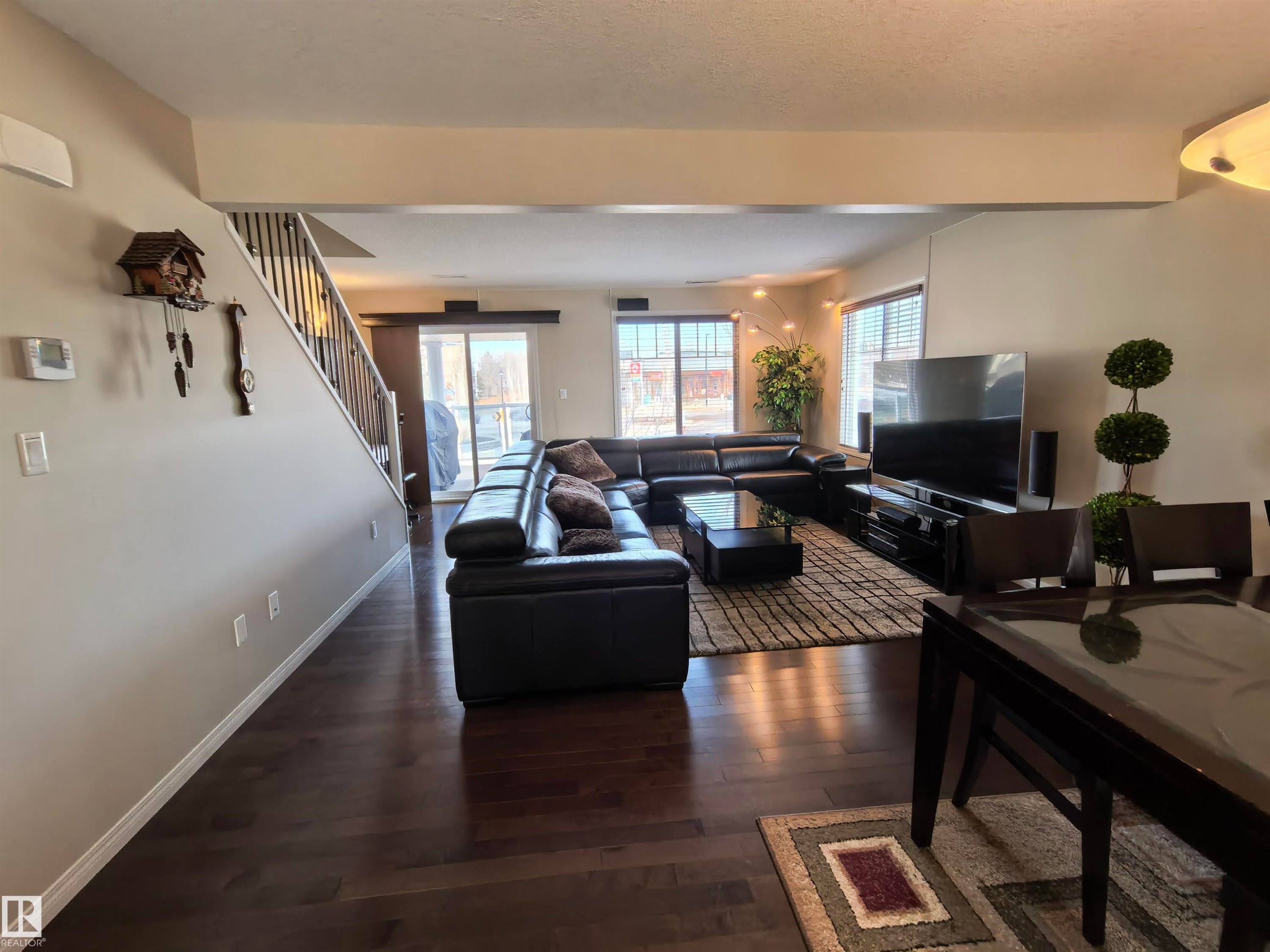 1649 Towne Centre Blvd., Edmonton, AB - Indoor Photo Showing Living Room