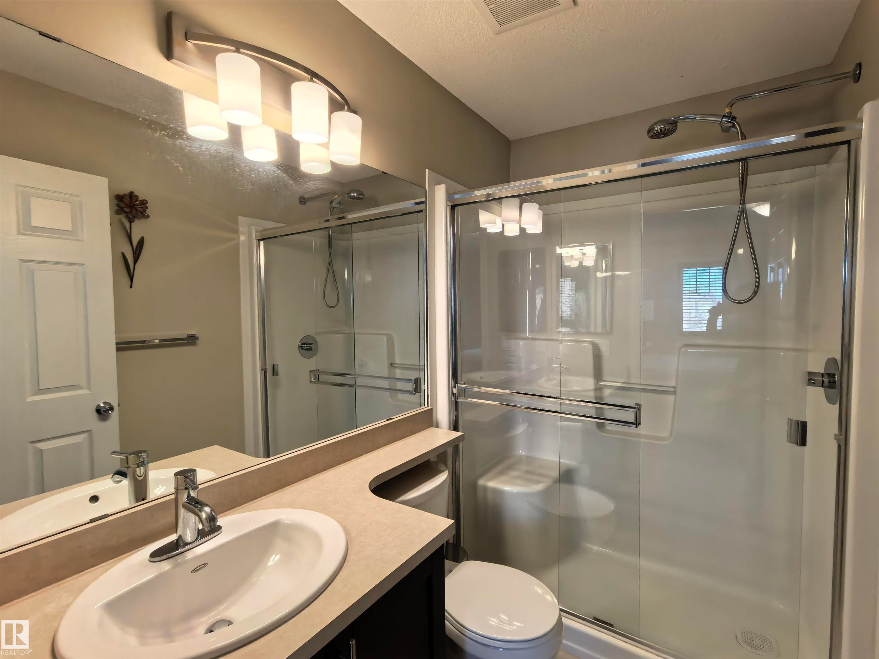 1649 Towne Centre Blvd., Edmonton, AB - Indoor Photo Showing Bathroom