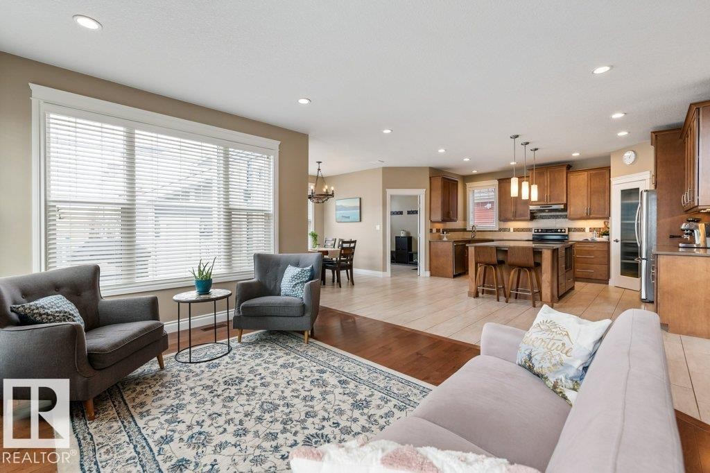 1628 Kerr Road, Edmonton, AB - Indoor Photo Showing Living Room