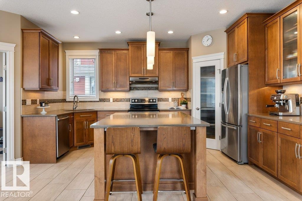 1628 Kerr Road, Edmonton, AB - Indoor Photo Showing Kitchen With Stainless Steel Kitchen With Upgraded Kitchen