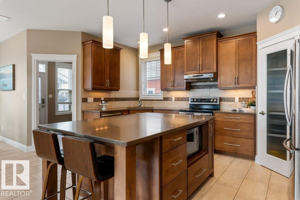 1628 Kerr Road, Edmonton, AB - Indoor Photo Showing Kitchen With Stainless Steel Kitchen