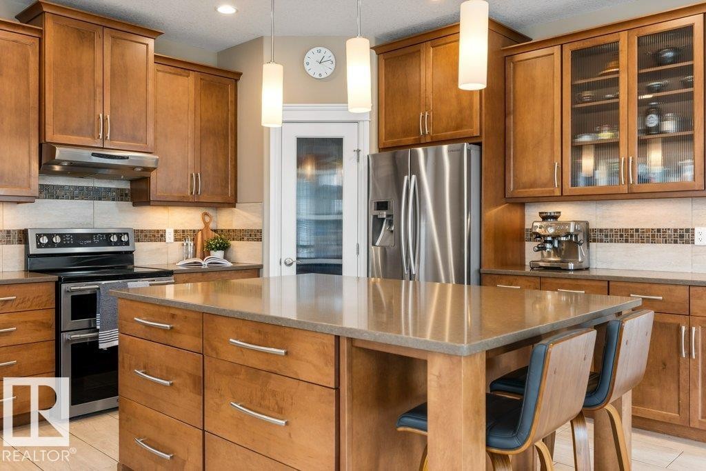 1628 Kerr Road, Edmonton, AB - Indoor Photo Showing Kitchen With Stainless Steel Kitchen