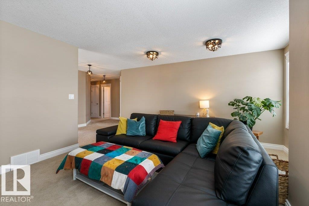 1628 Kerr Road, Edmonton, AB - Indoor Photo Showing Living Room