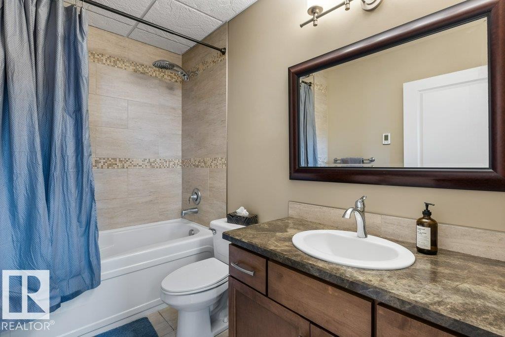1628 Kerr Road, Edmonton, AB - Indoor Photo Showing Bathroom