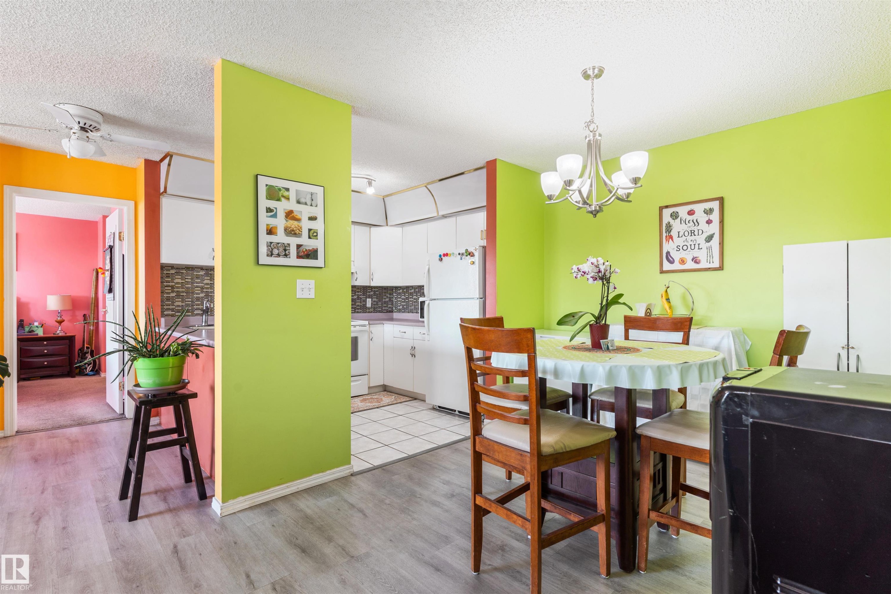#403 18020 95 Av Nw, Edmonton, AB - Indoor Photo Showing Dining Room