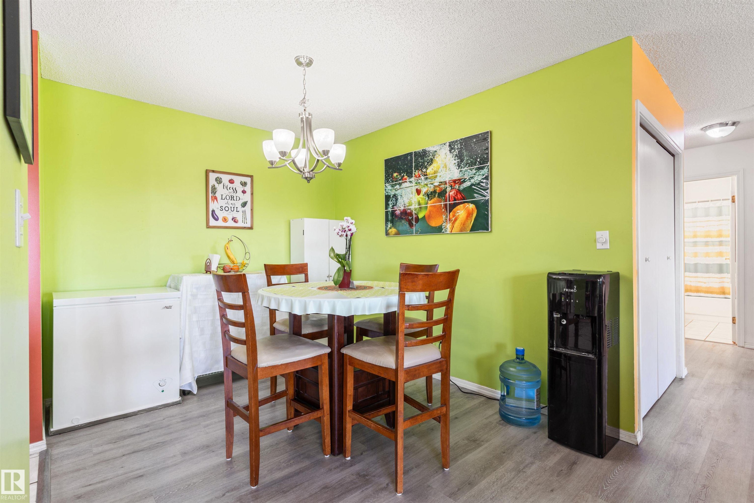 #403 18020 95 Av Nw, Edmonton, AB - Indoor Photo Showing Dining Room