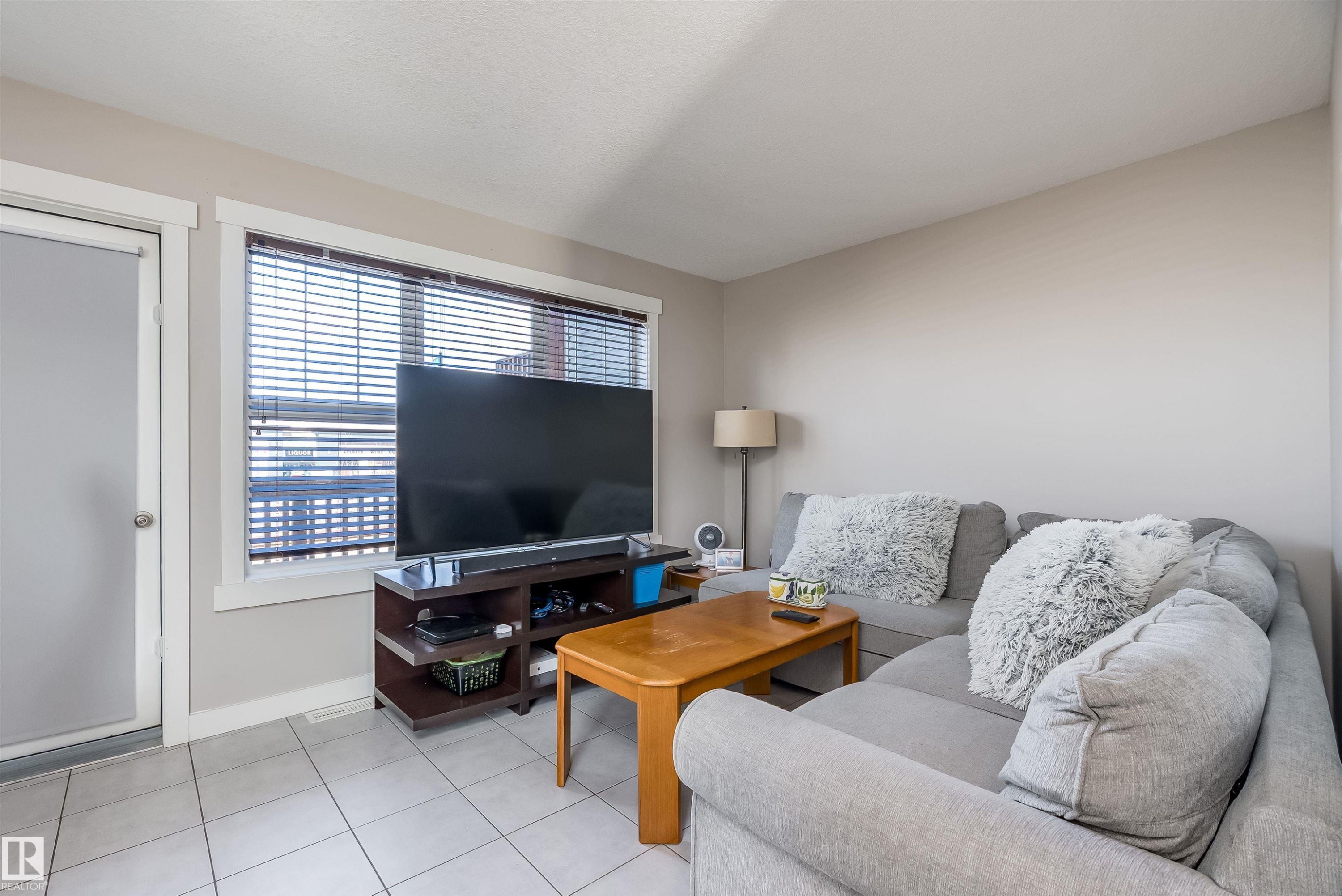 160 401 Southfork Drive, Leduc, AB - Indoor Photo Showing Living Room