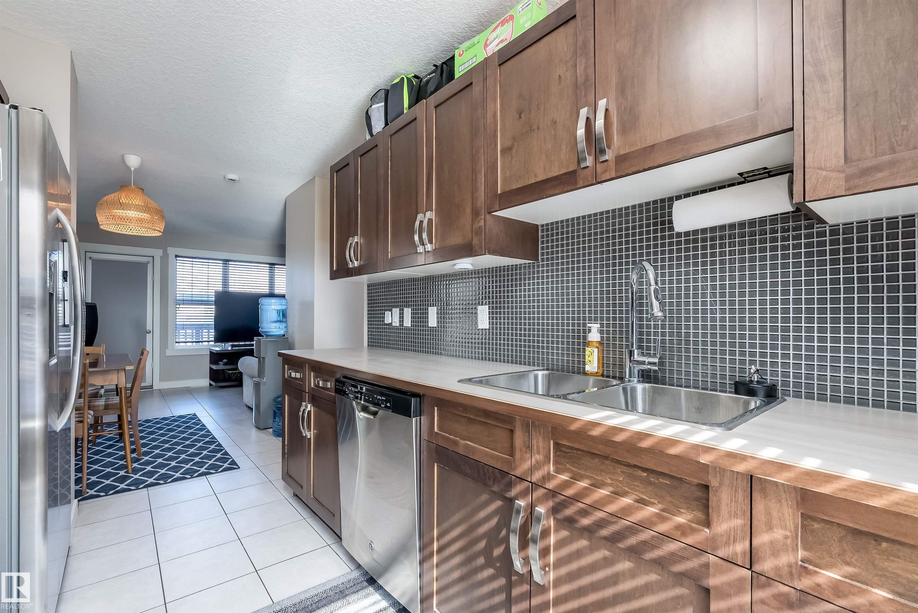 160 401 Southfork Drive, Leduc, AB - Indoor Photo Showing Kitchen With Double Sink