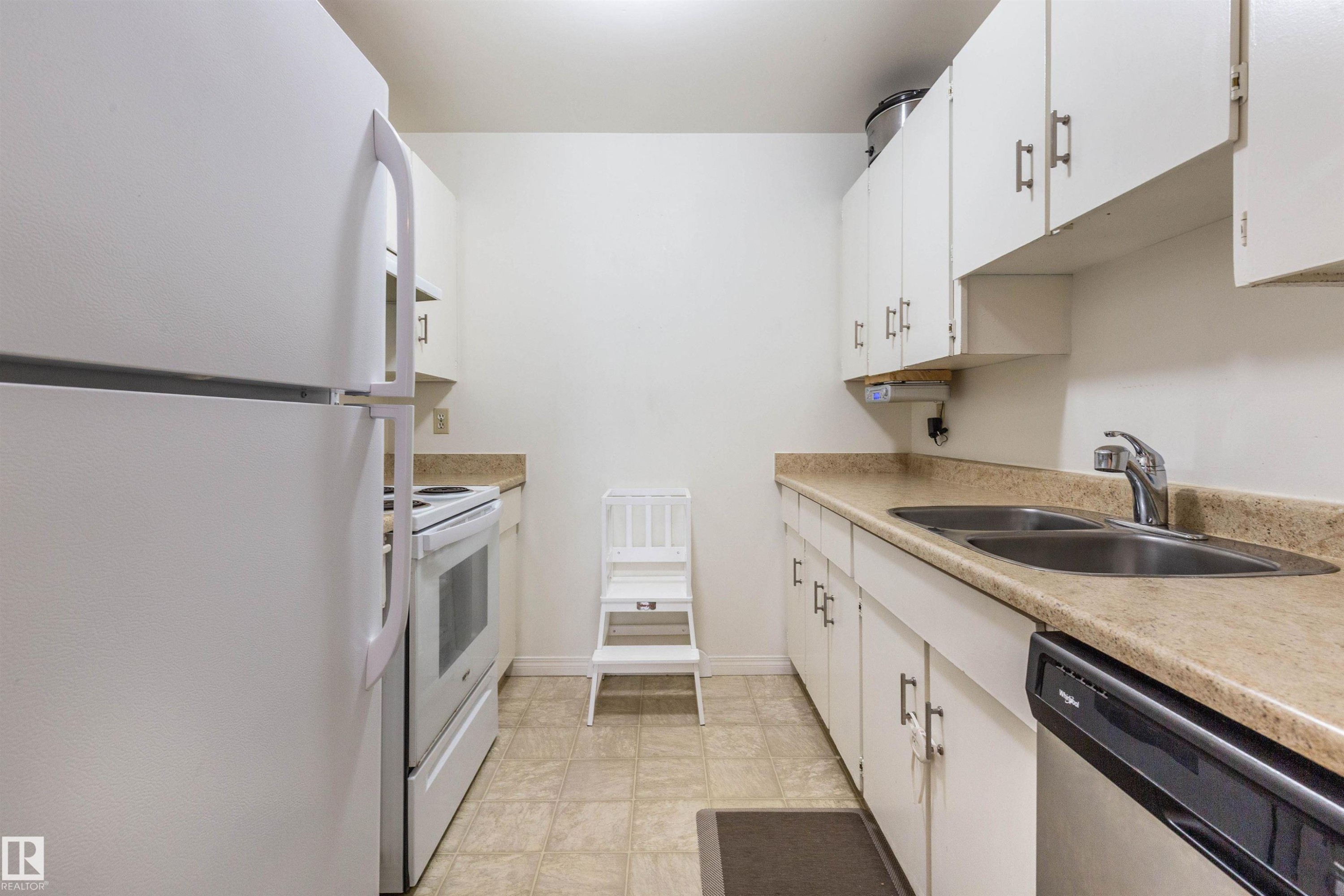 6504 184 Street, Edmonton, AB - Indoor Photo Showing Kitchen With Double Sink