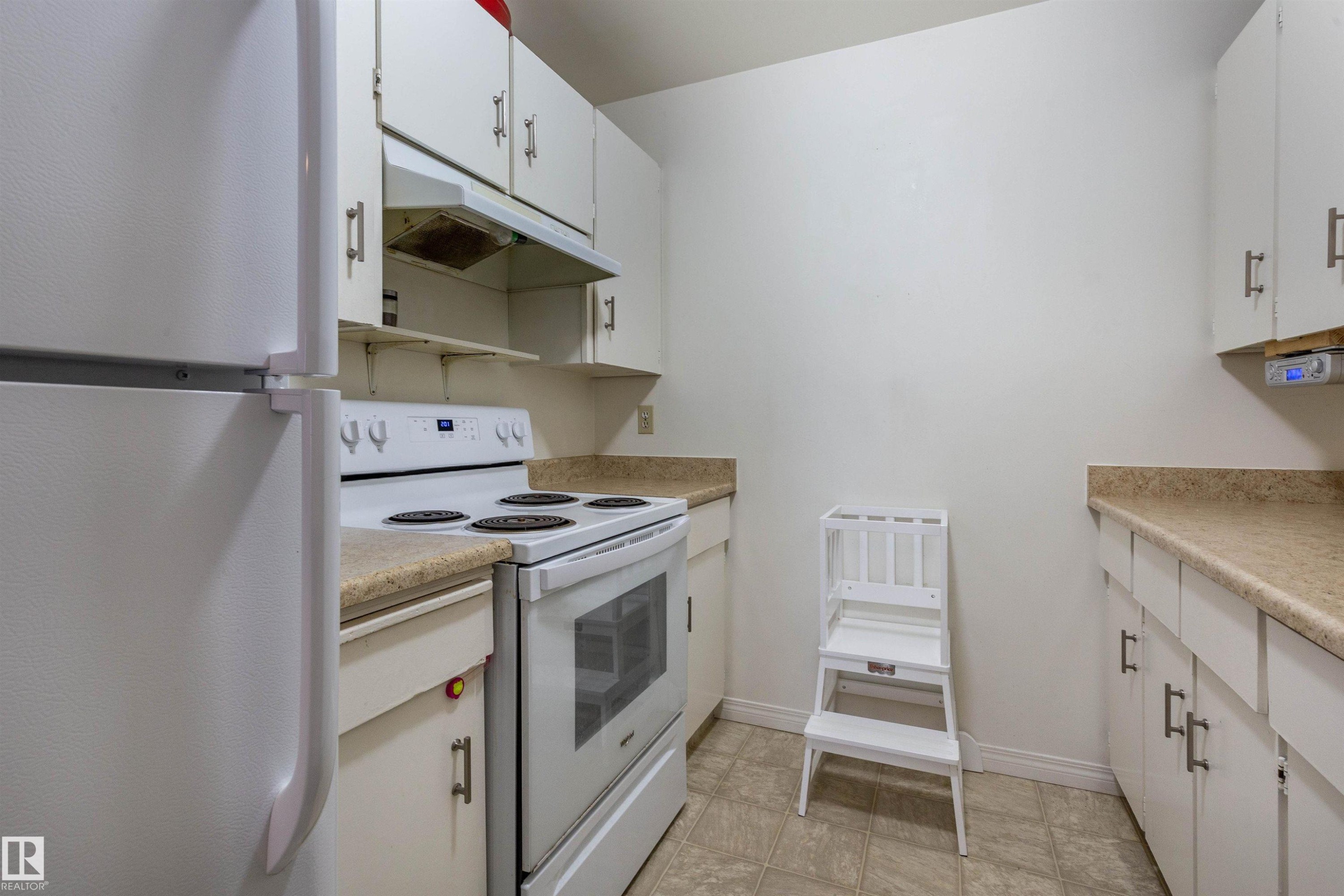 6504 184 Street, Edmonton, AB - Indoor Photo Showing Kitchen