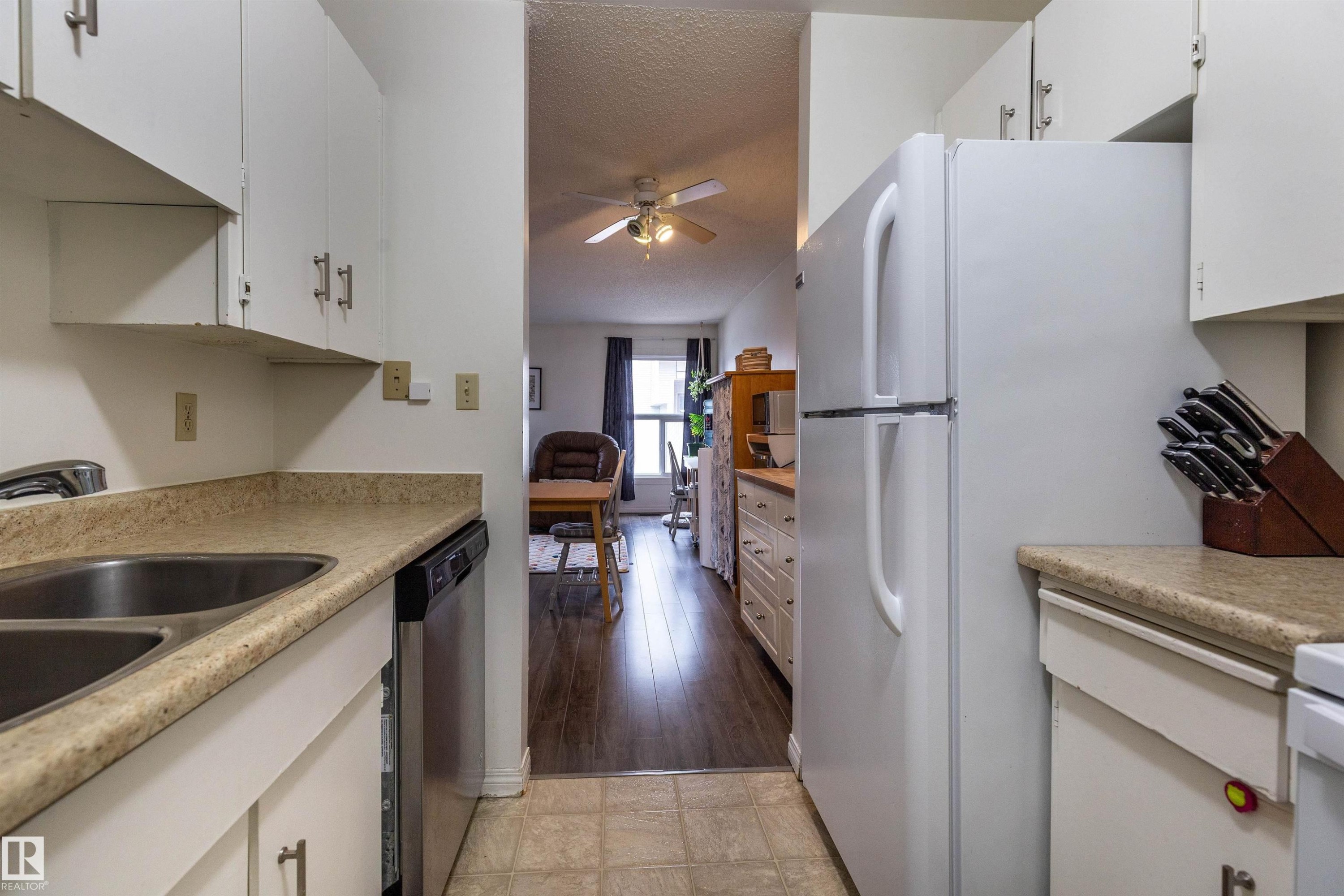 6504 184 Street, Edmonton, AB - Indoor Photo Showing Kitchen With Double Sink