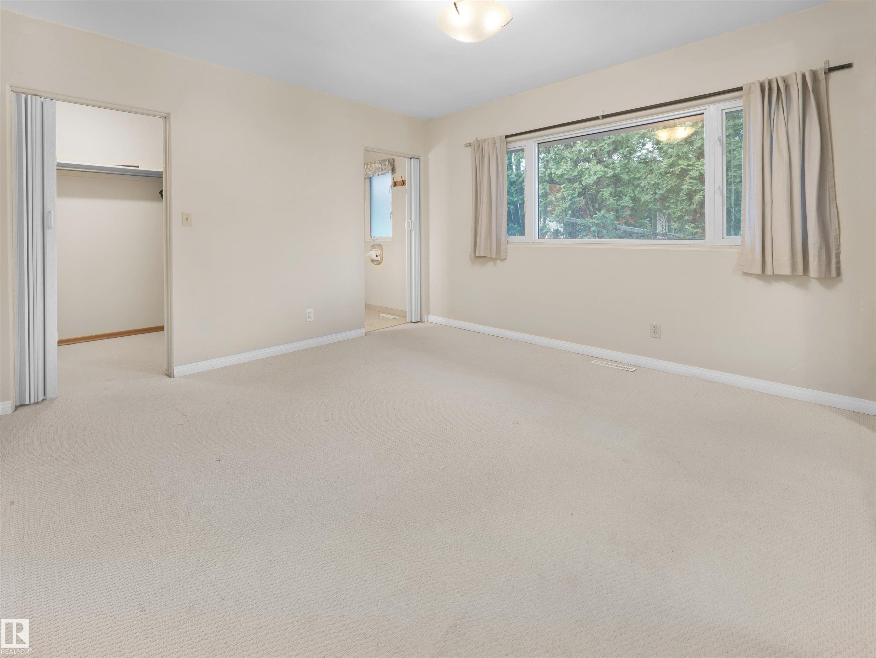 11819 75 Avenue, Edmonton, AB - Indoor Photo Showing Kitchen