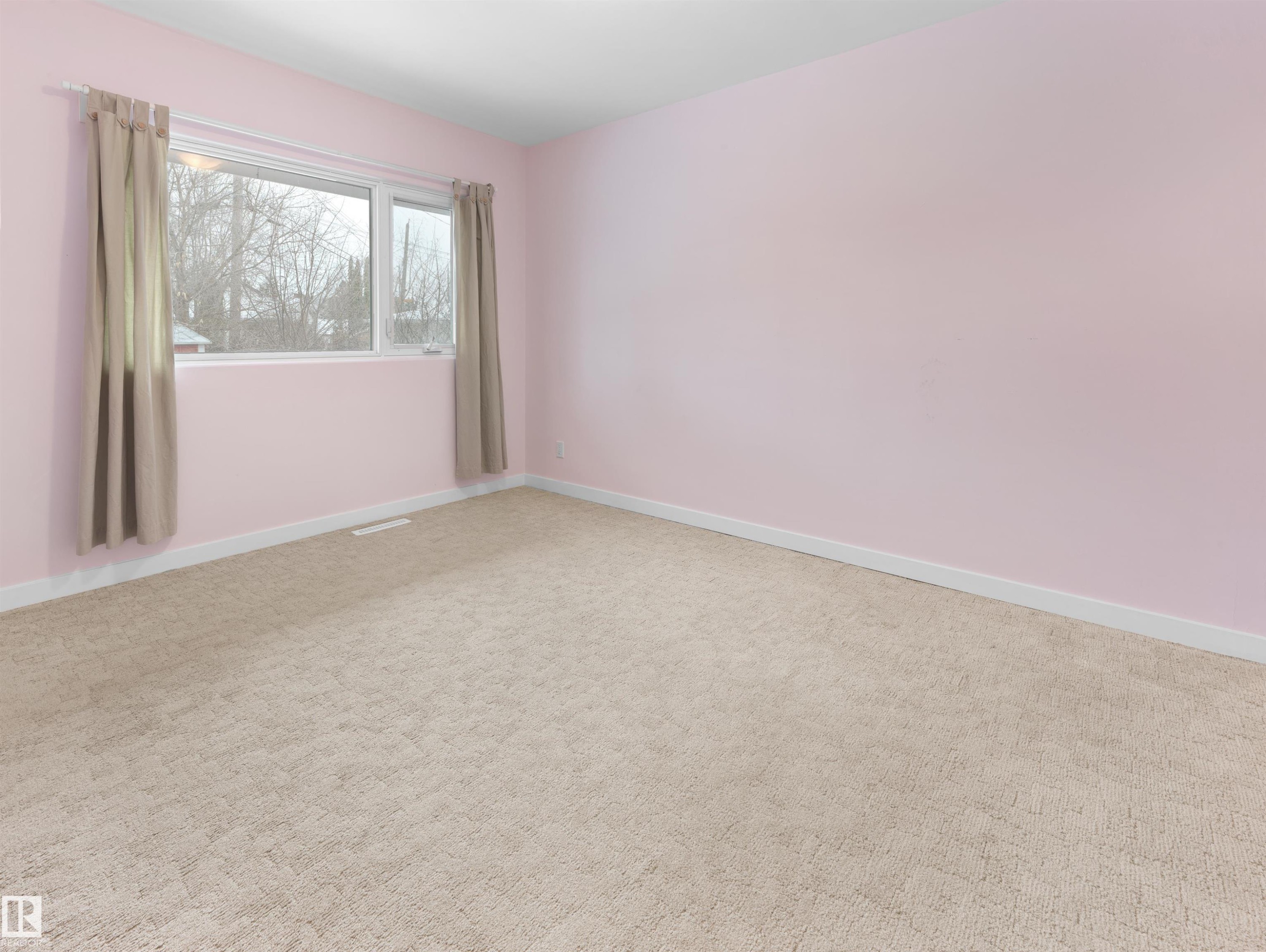11819 75 Avenue, Edmonton, AB - Indoor Photo Showing Bedroom