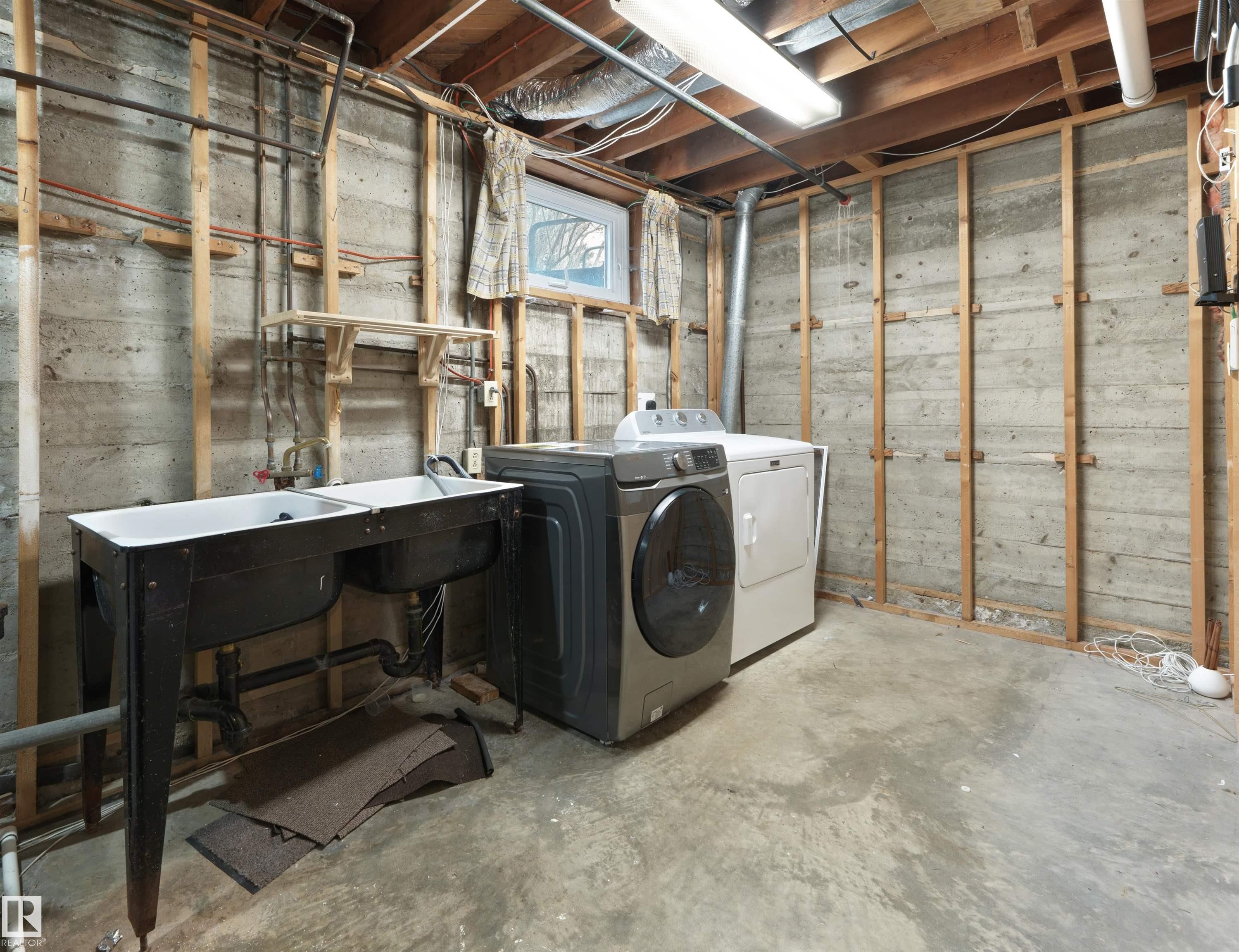 11819 75 Avenue, Edmonton, AB - Indoor Photo Showing Other Room