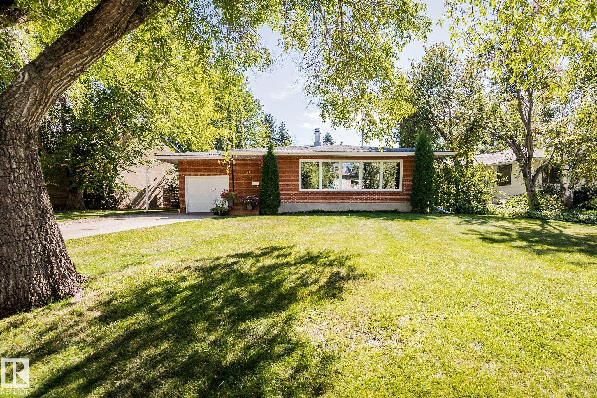 11819 75 Avenue, Edmonton, AB - Outdoor