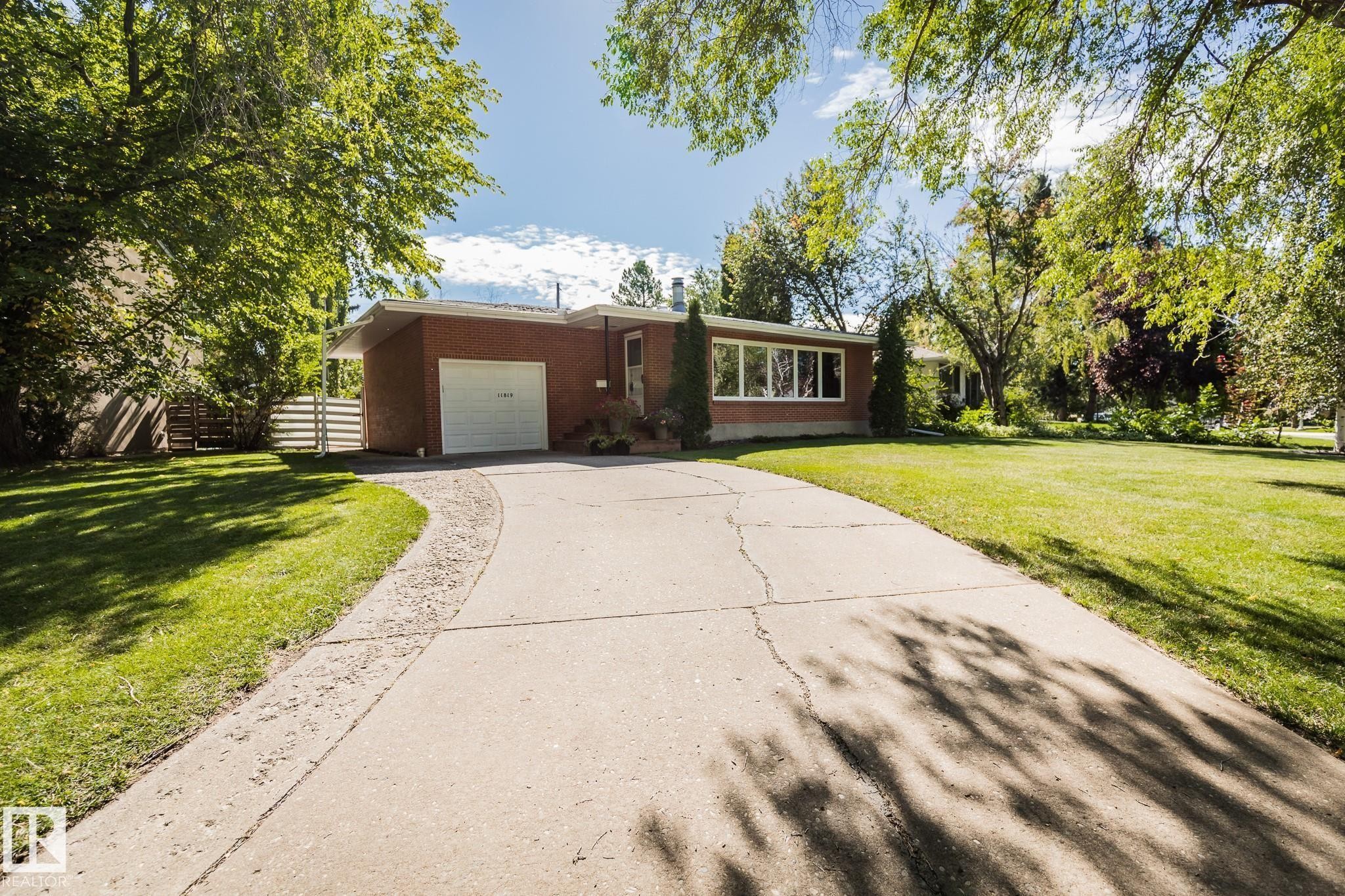11819 75 Avenue, Edmonton, AB - Outdoor