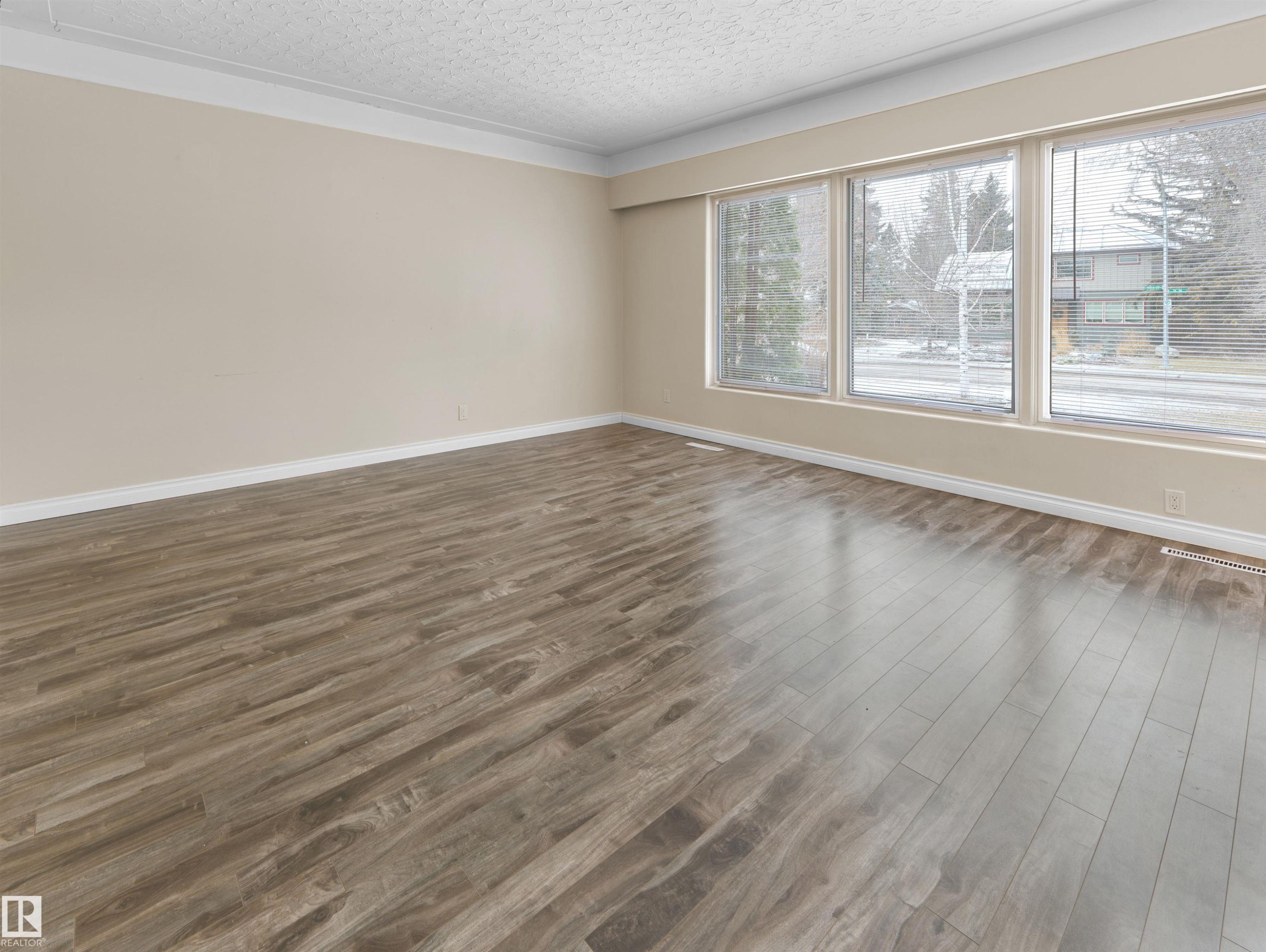 11819 75 Avenue, Edmonton, AB - Indoor Photo Showing Other Room