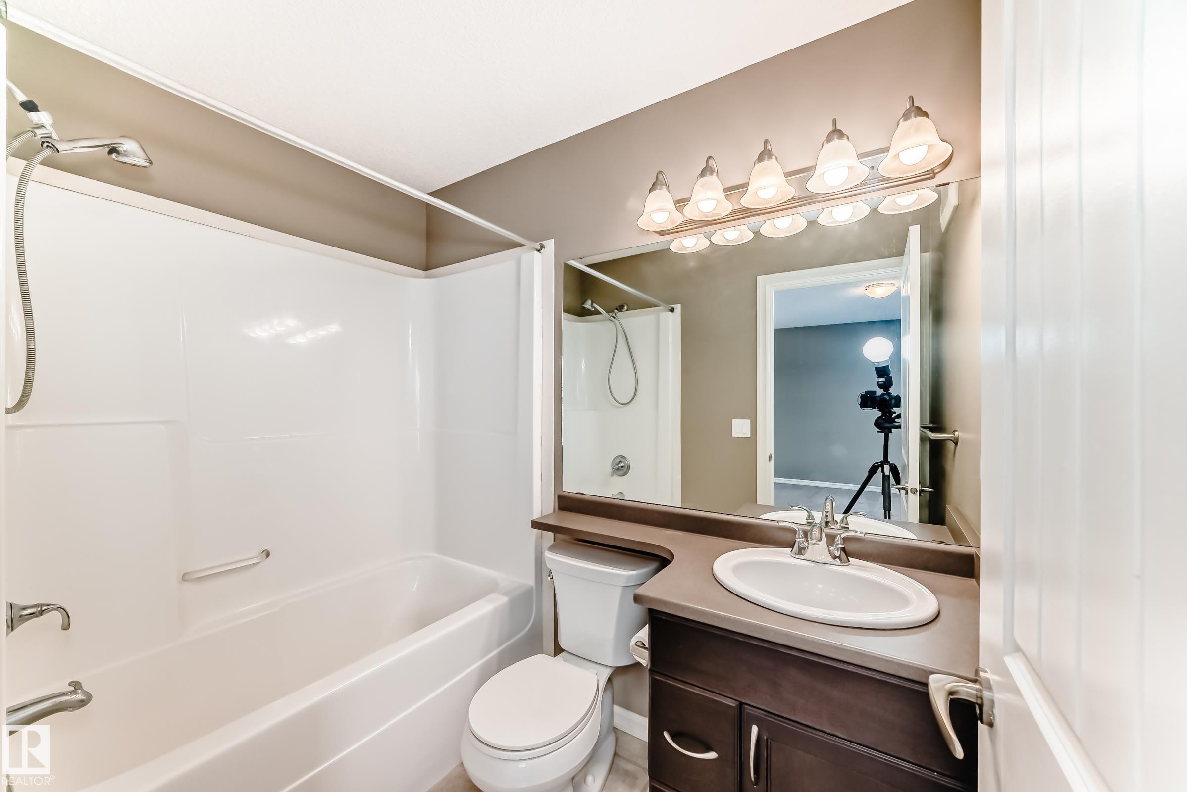 4044 Alexander Way, Edmonton, AB