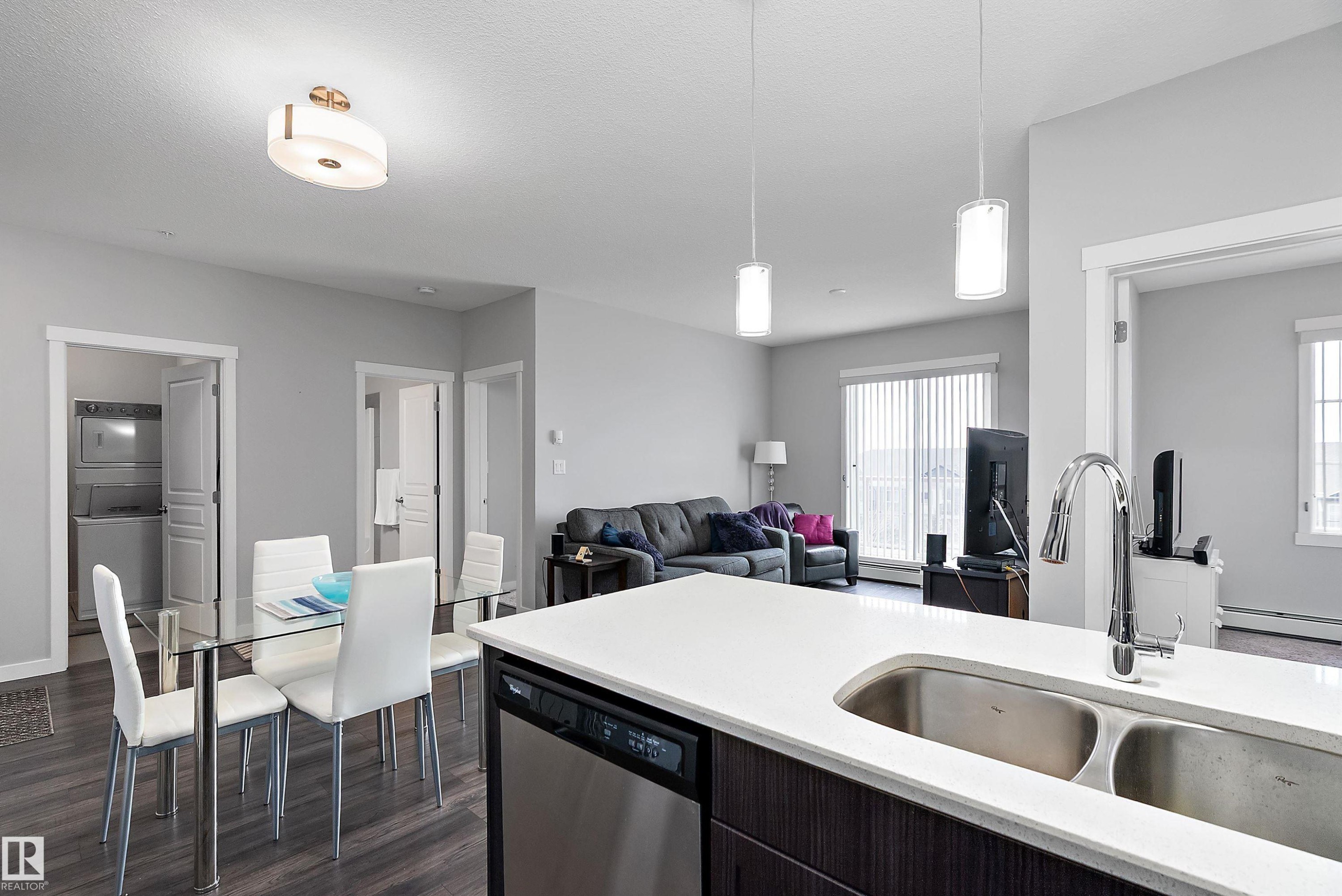 407 812 Welsh Drive, Edmonton, AB - Indoor