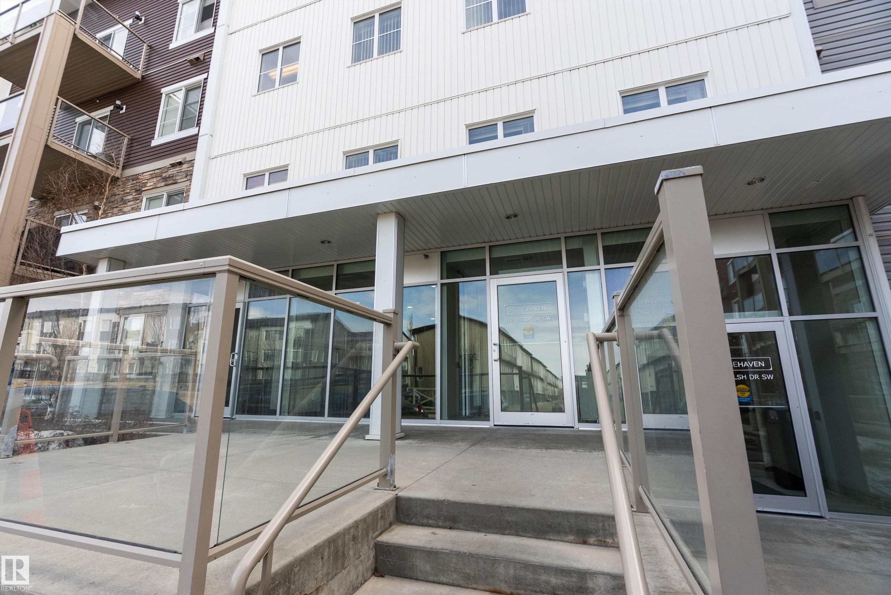 407 812 Welsh Drive, Edmonton, AB - Outdoor