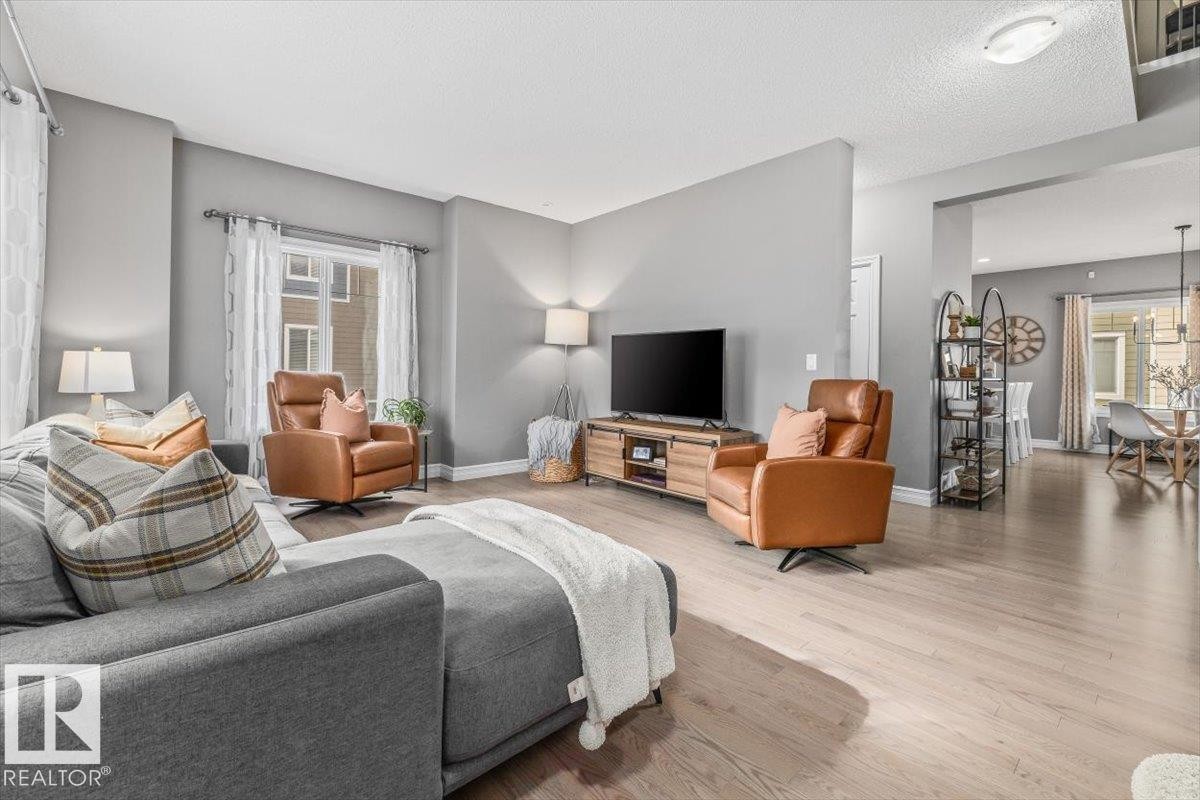 9 2003 Rabbit Hill Road, Edmonton, AB - Indoor Photo Showing Living Room