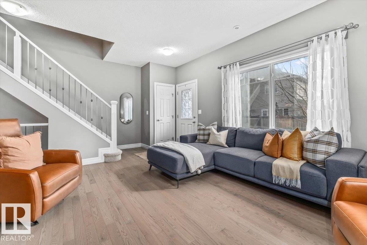 9 2003 Rabbit Hill Road, Edmonton, AB - Indoor Photo Showing Living Room