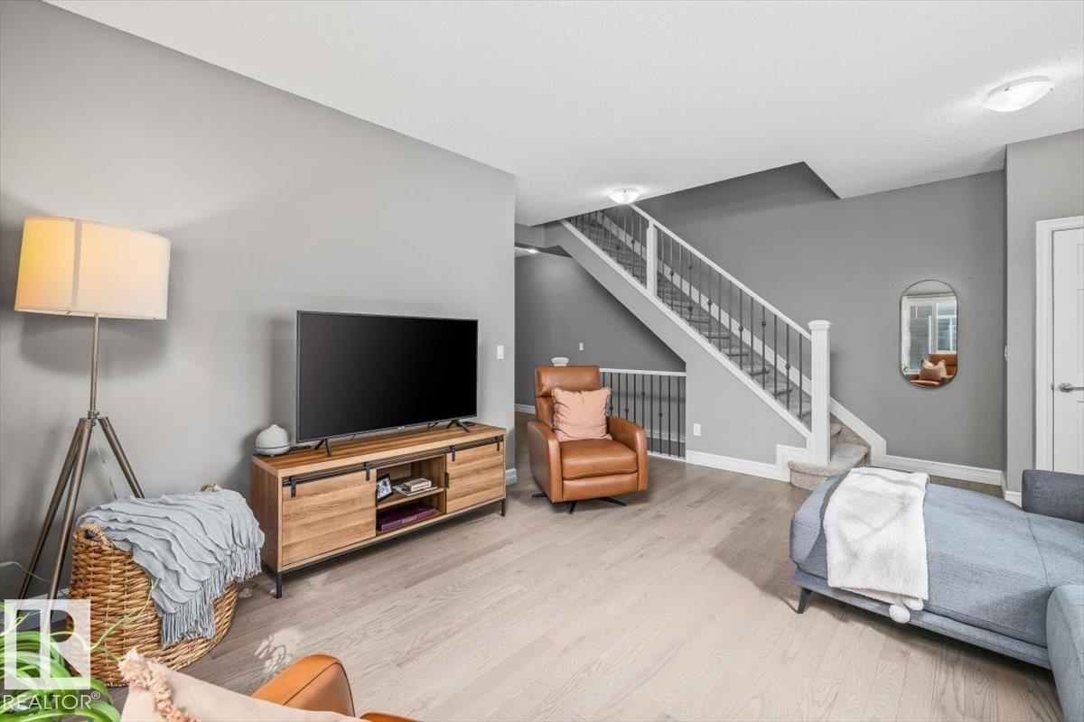 9 2003 Rabbit Hill Road, Edmonton, AB - Indoor