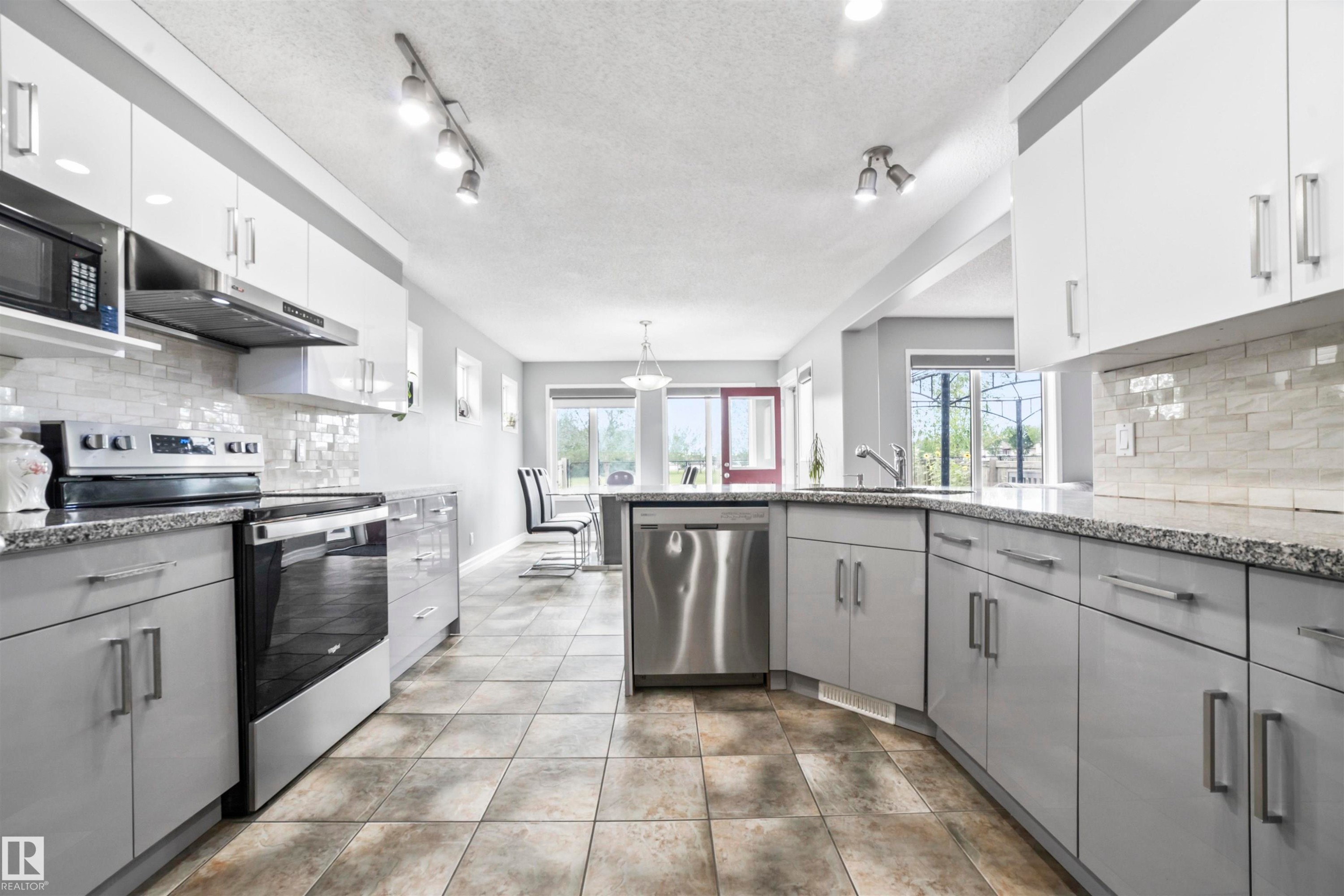 324 79 Street, Edmonton, AB - Indoor Photo Showing Kitchen With Stainless Steel Kitchen With Upgraded Kitchen