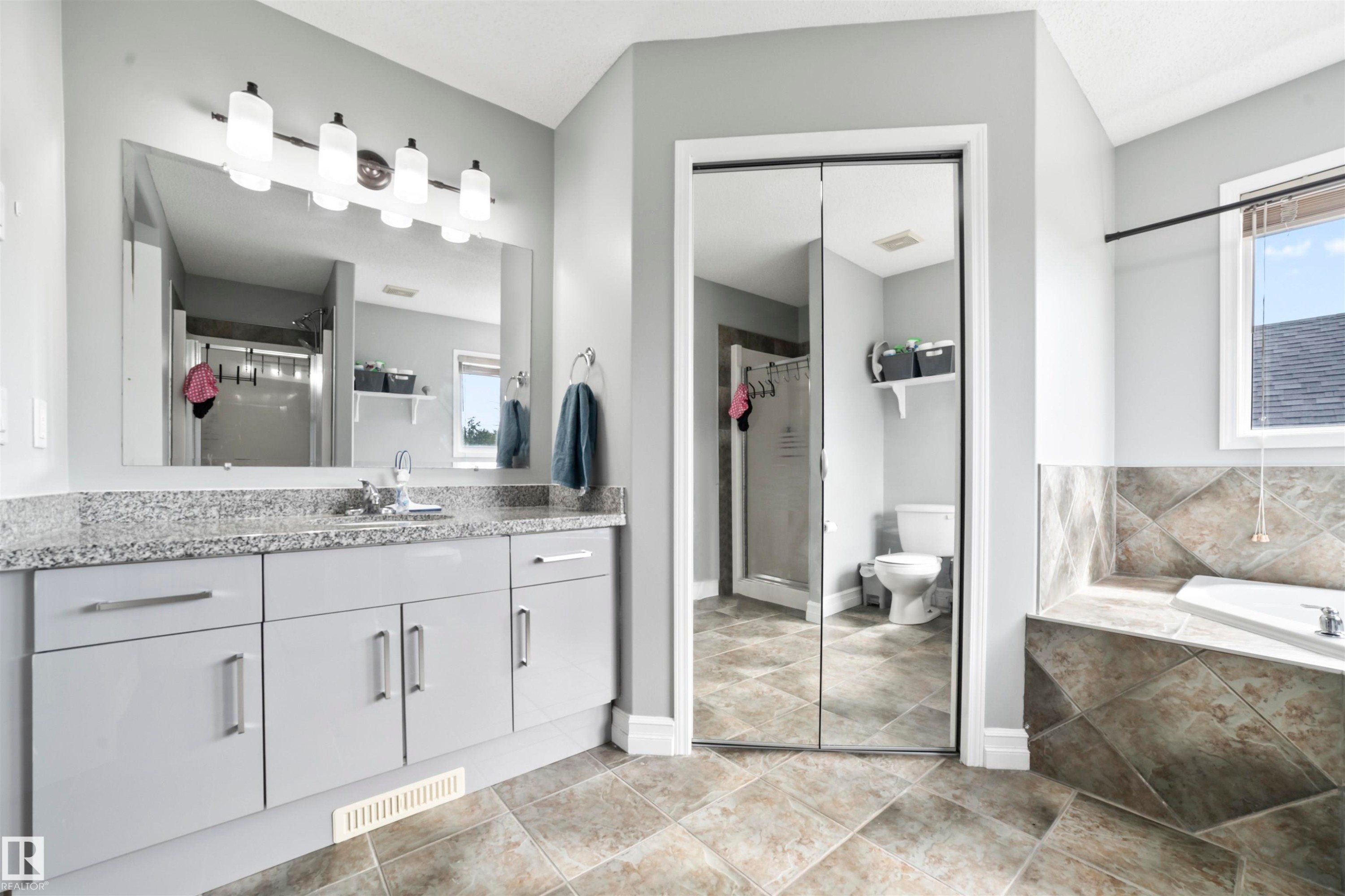 324 79 Street, Edmonton, AB - Indoor Photo Showing Bathroom