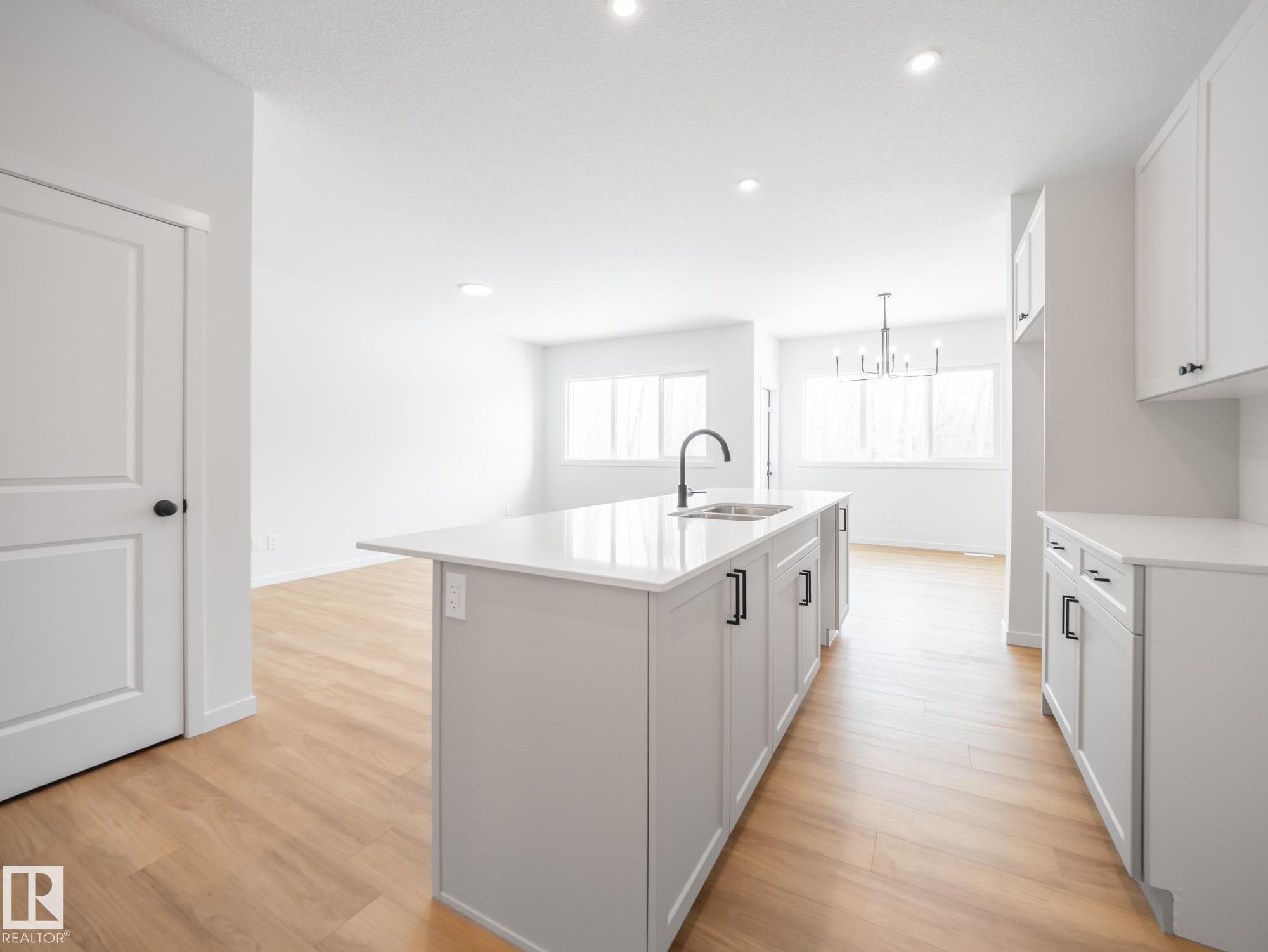 17331 2 Street, Edmonton, AB - Indoor