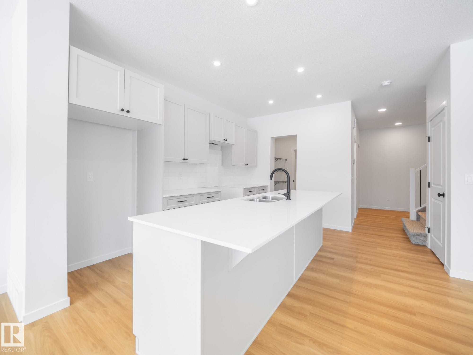 17331 2 Street, Edmonton, AB - Indoor Photo Showing Kitchen