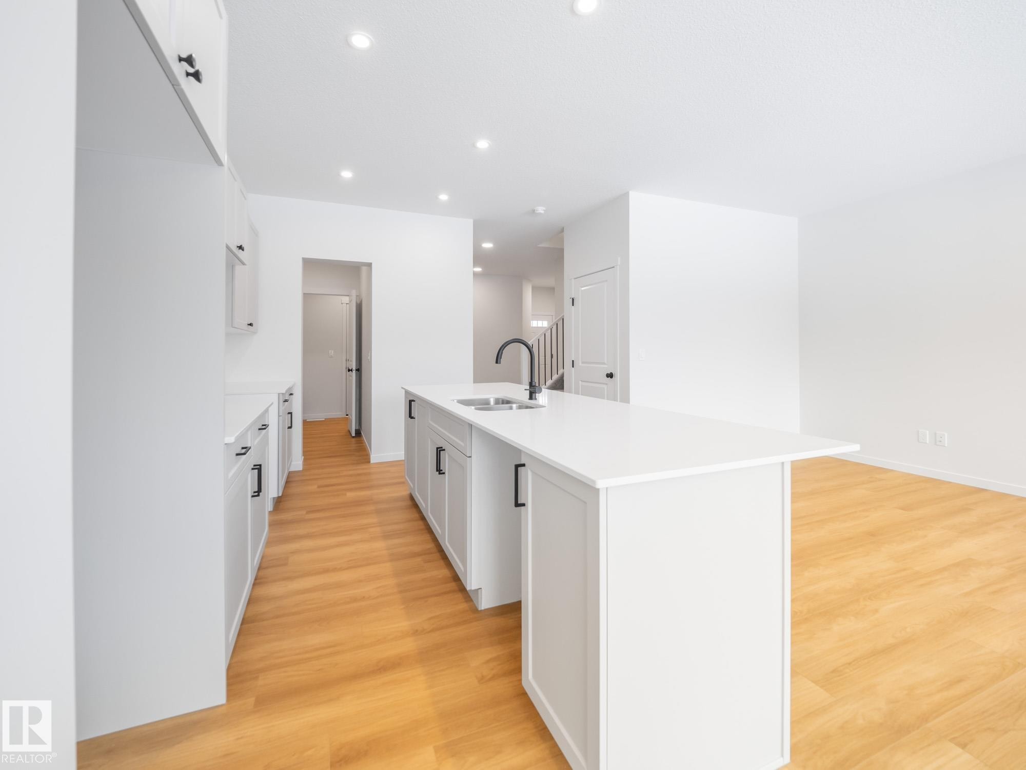 17331 2 Street, Edmonton, AB - Indoor Photo Showing Kitchen
