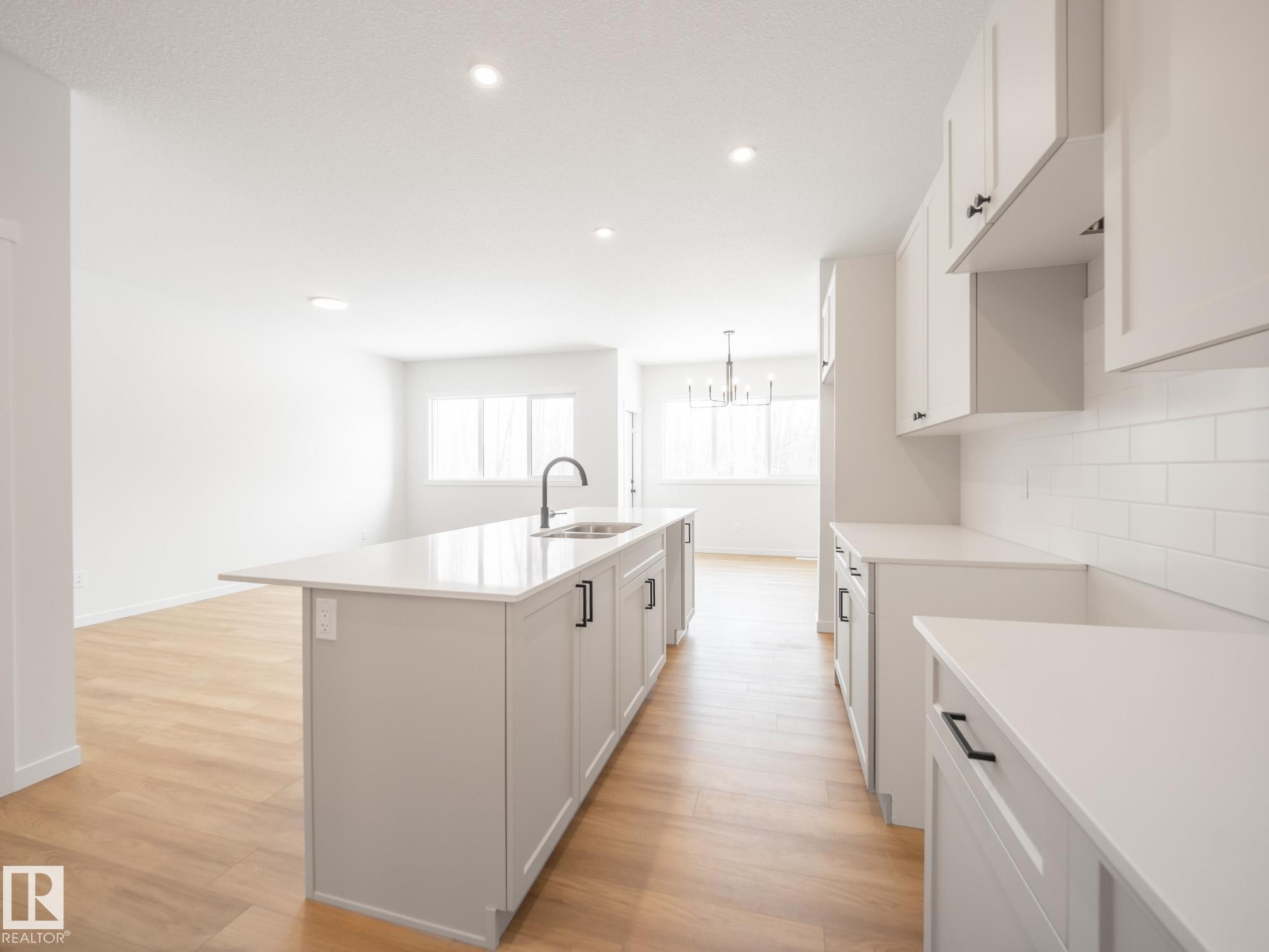 17331 2 Street, Edmonton, AB - Indoor Photo Showing Kitchen