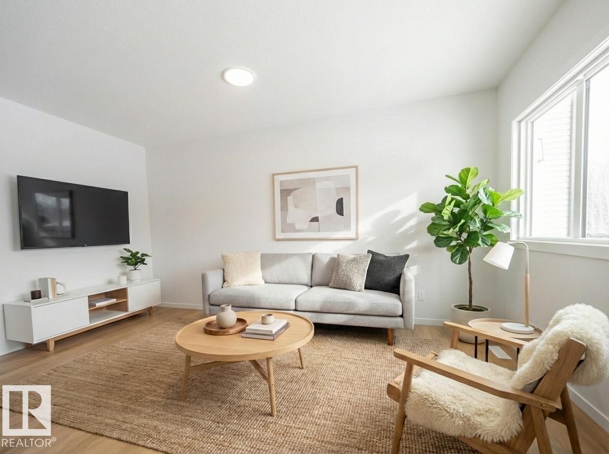 17331 2 Street, Edmonton, AB - Indoor Photo Showing Living Room