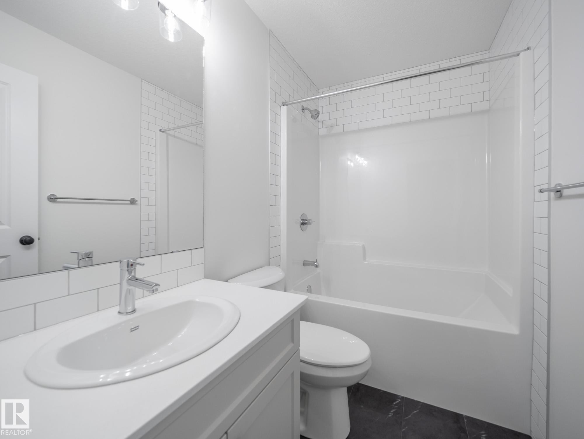 17331 2 Street, Edmonton, AB - Indoor Photo Showing Bathroom
