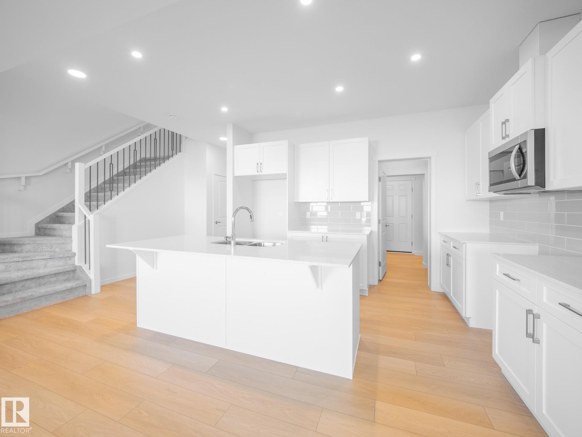 26 Nerine Crescent, St. Albert, AB - Indoor Photo Showing Kitchen With Upgraded Kitchen