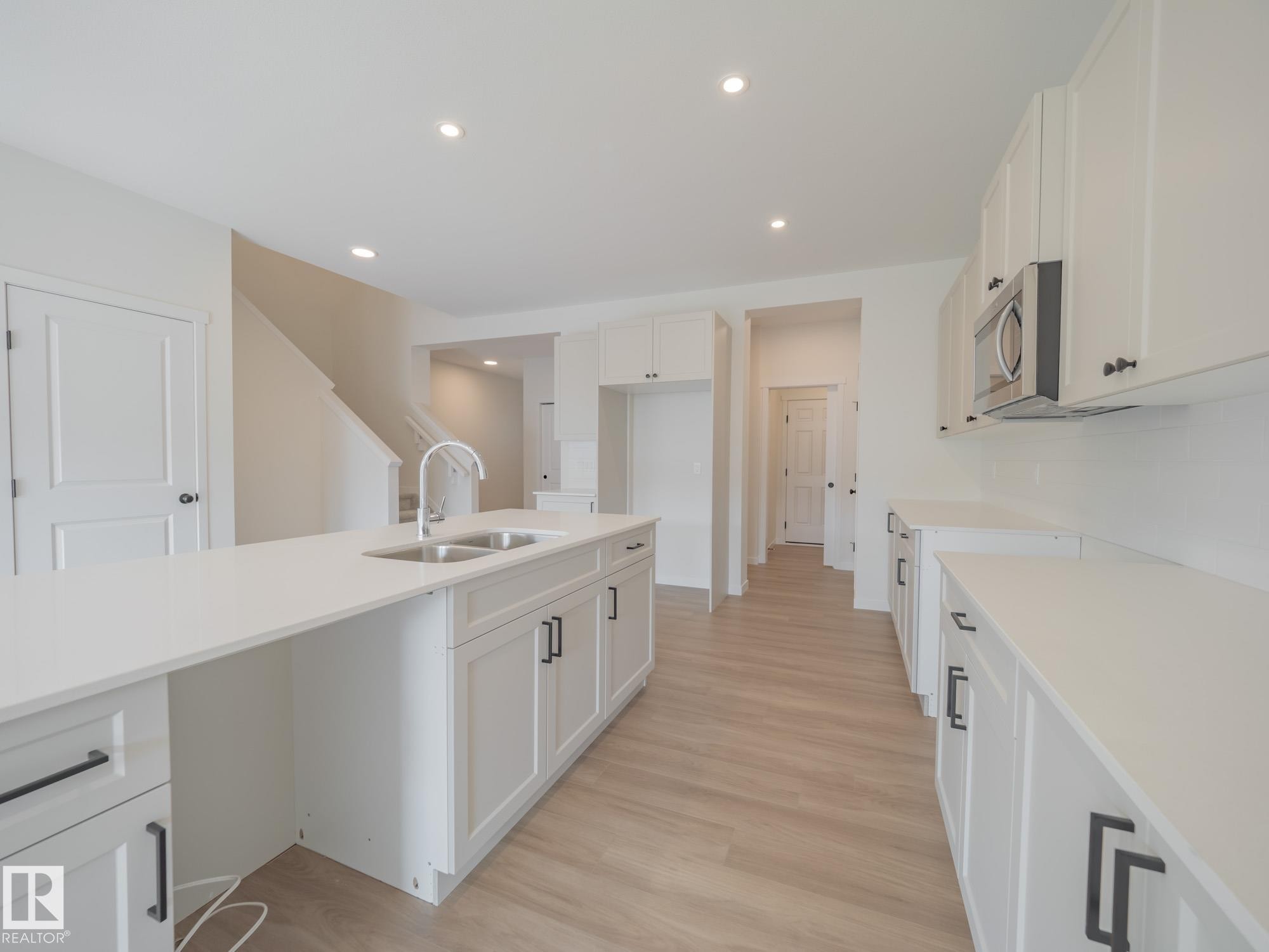 28 Nerine Crescent, St. Albert, AB - Indoor Photo Showing Kitchen With Double Sink