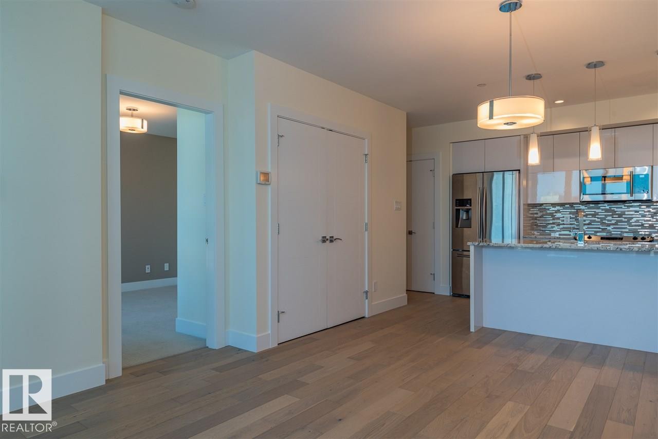401 11969 Jasper Avenue, Edmonton, AB - Indoor Photo Showing Kitchen