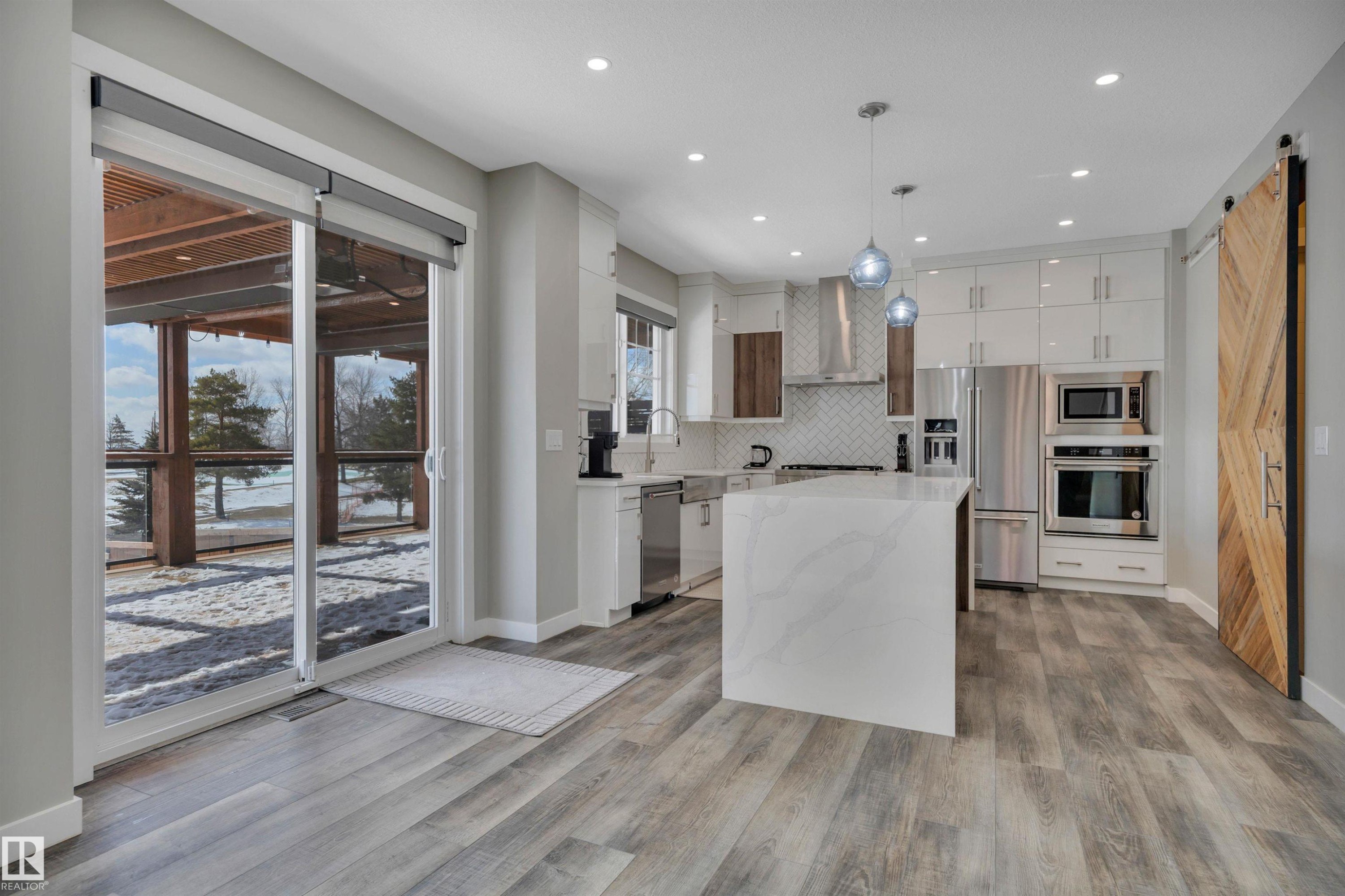 15 Promenade Point(E), Beaumont, AB - Indoor Photo Showing Kitchen With Upgraded Kitchen