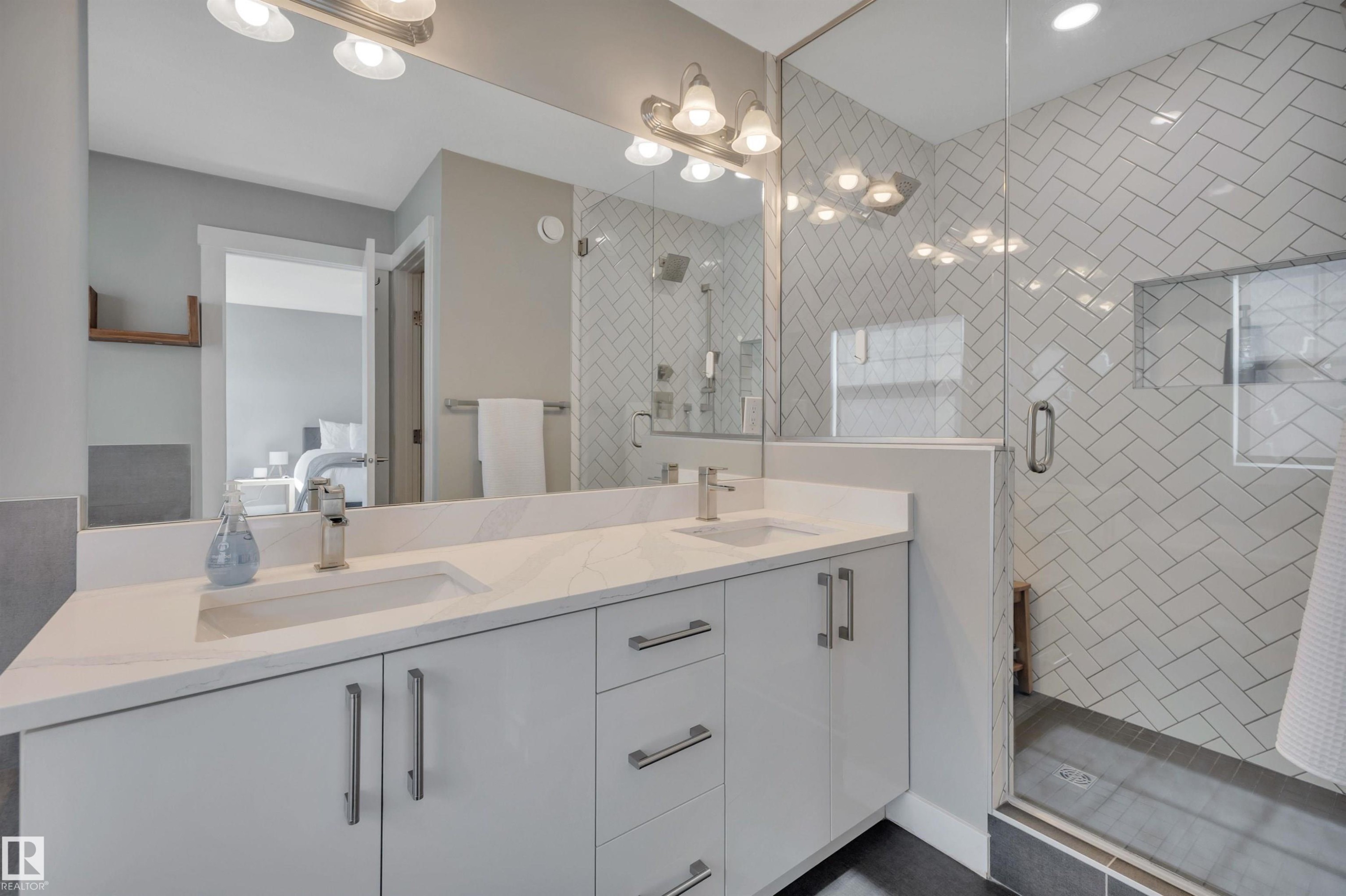 15 Promenade Point(E), Beaumont, AB - Indoor Photo Showing Bathroom