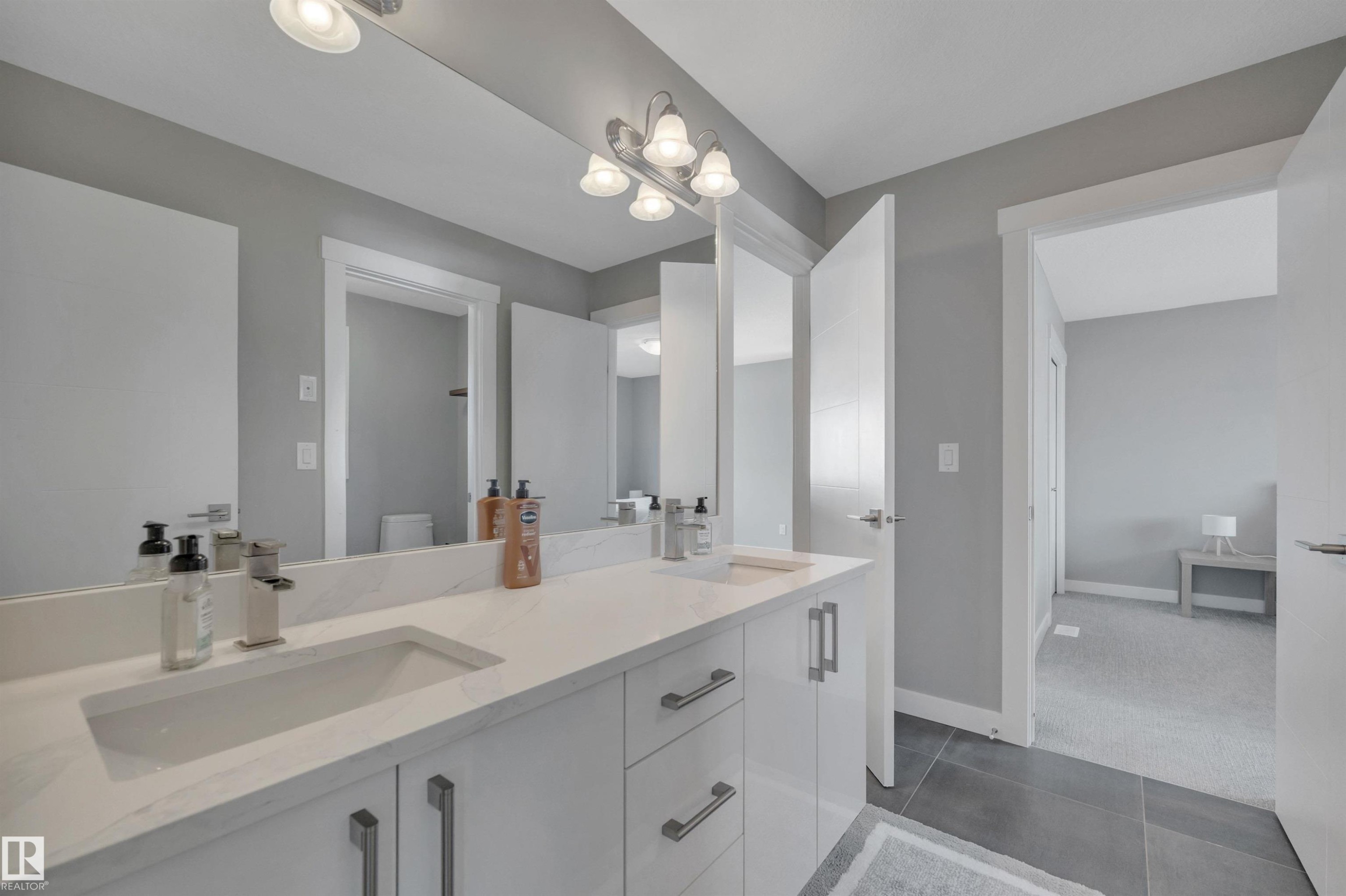 15 Promenade Point(E), Beaumont, AB - Indoor Photo Showing Bathroom