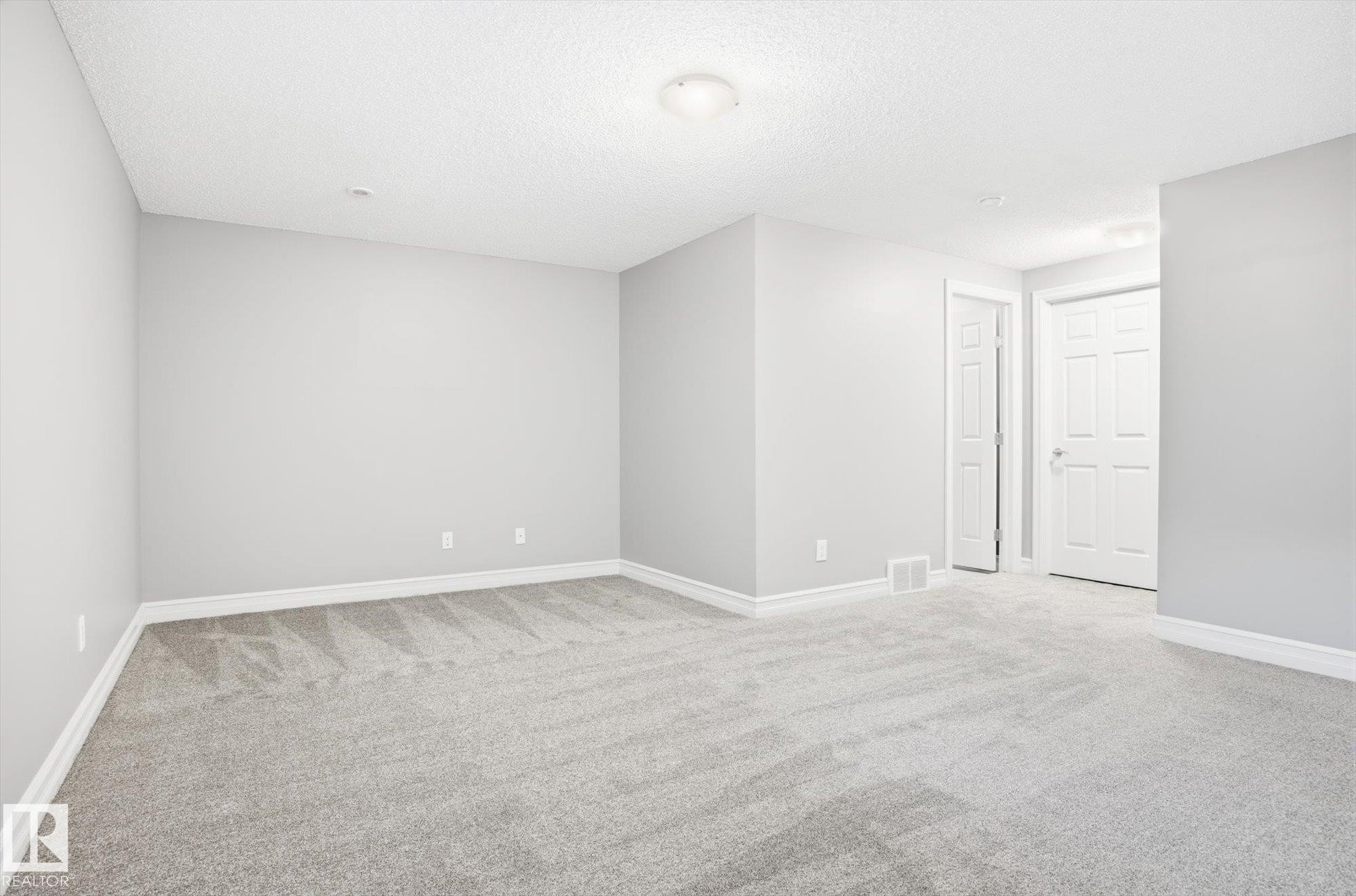 6861 Cardinal Link, Edmonton, AB - Indoor Photo Showing Other Room