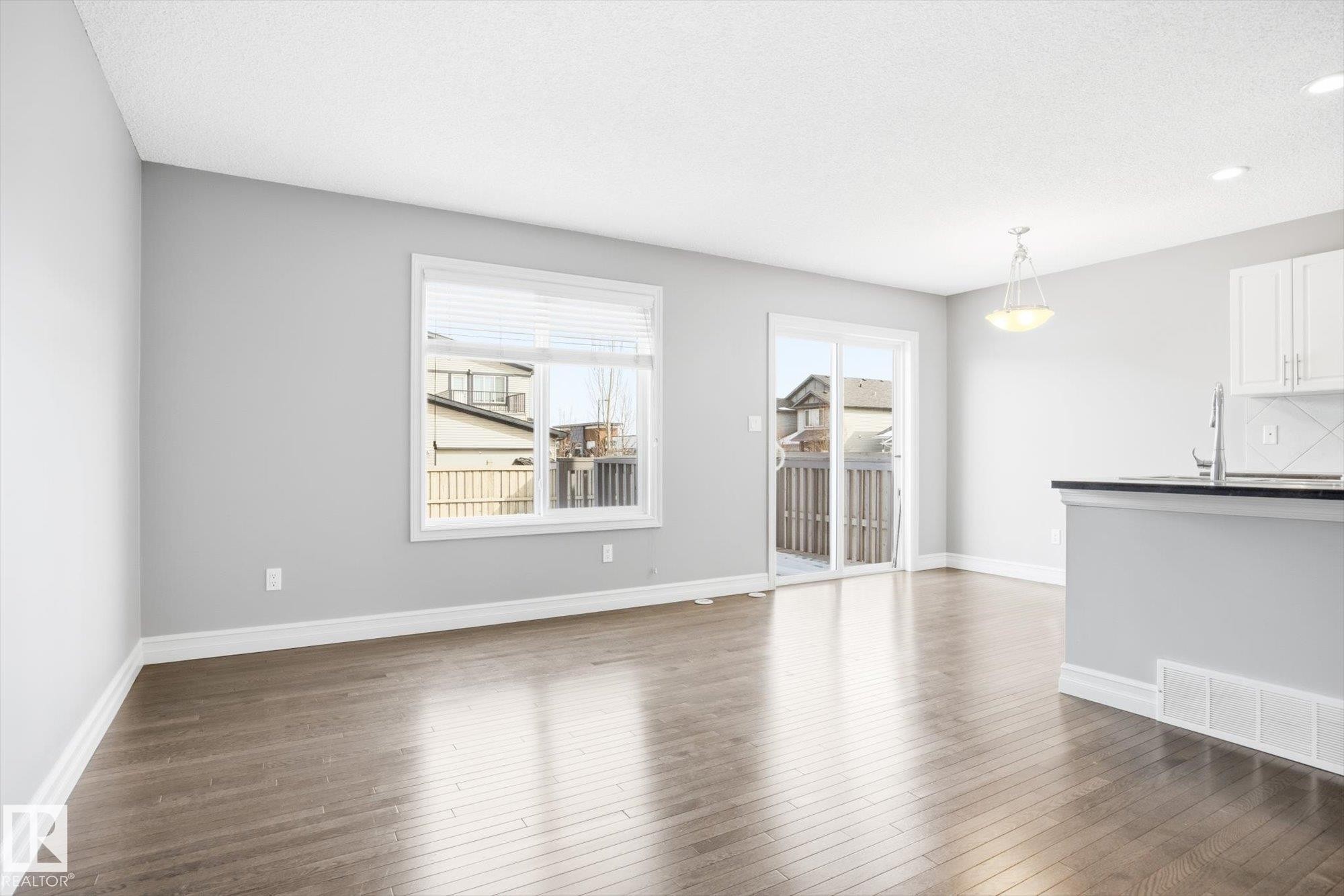 6861 Cardinal Link, Edmonton, AB - Indoor