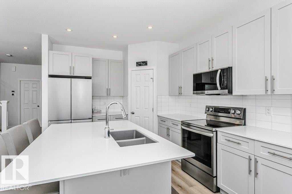 18 Elderberry Point(E), Fort Saskatchewan, AB - Indoor Photo Showing Kitchen With Double Sink With Upgraded Kitchen