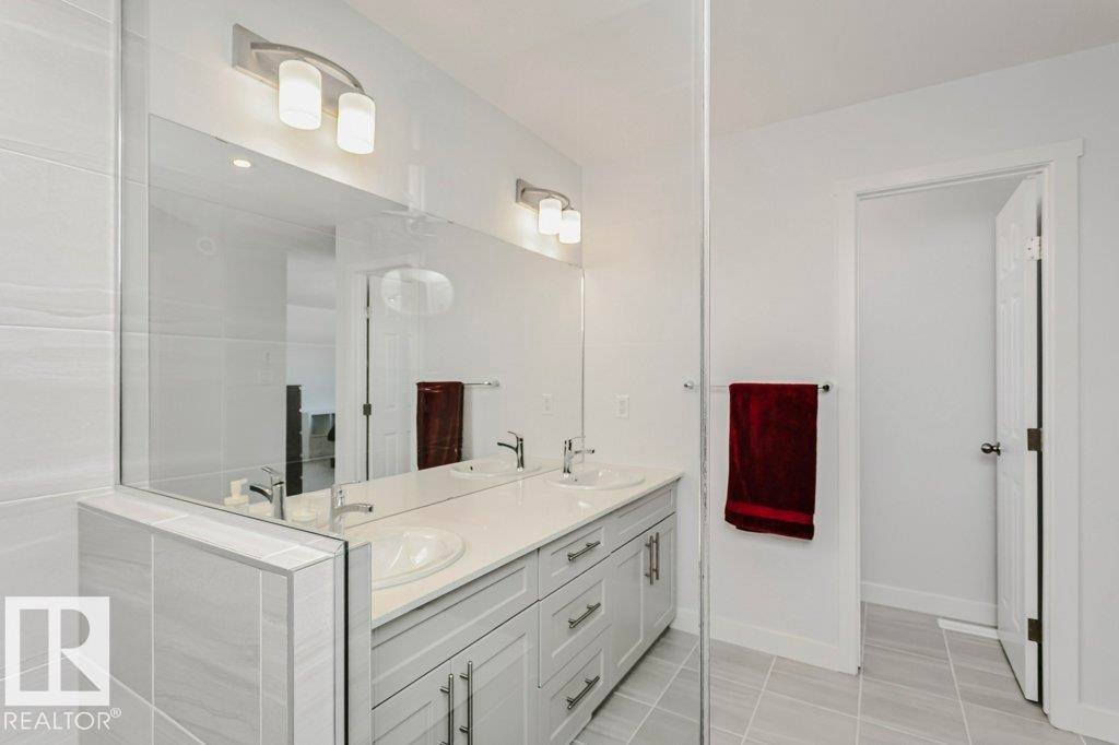 18 Elderberry Point(E), Fort Saskatchewan, AB - Indoor Photo Showing Bathroom