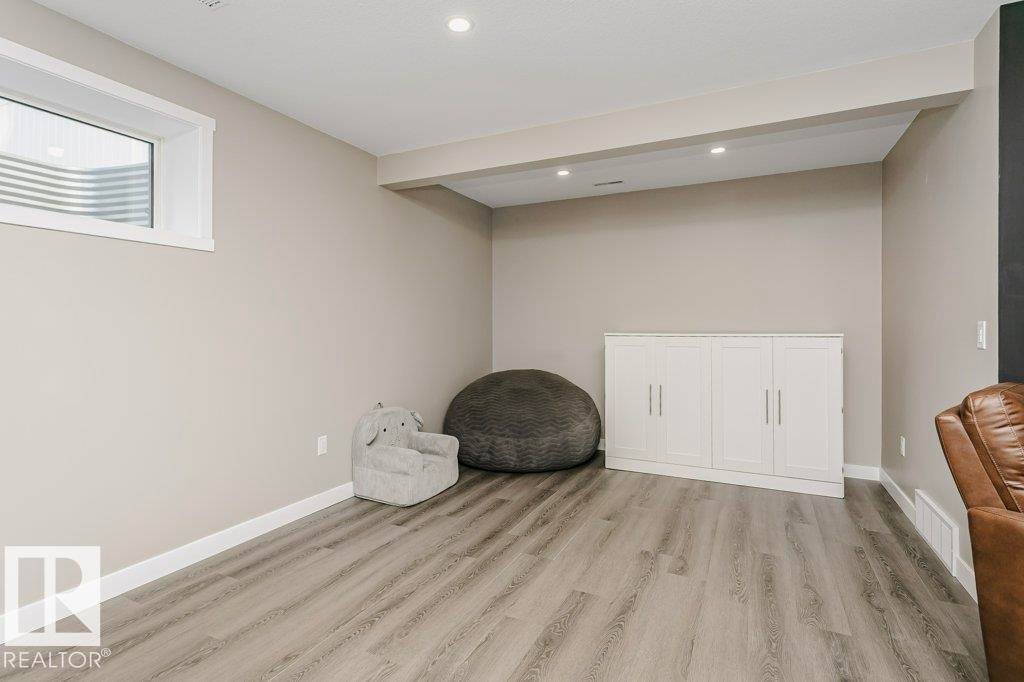 18 Elderberry Point(E), Fort Saskatchewan, AB - Indoor