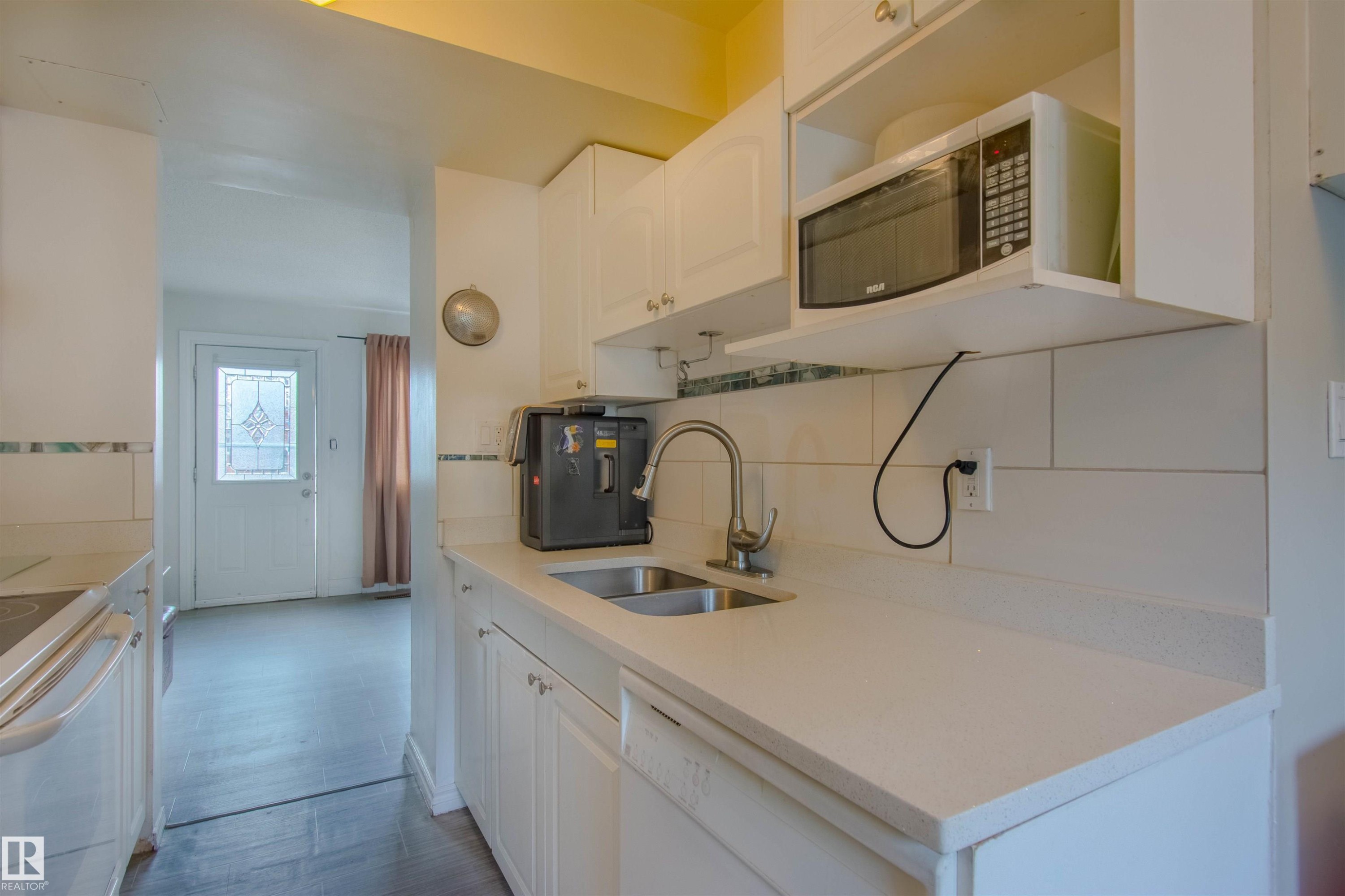 892 Abbottsfield Road Nw, Edmonton, AB