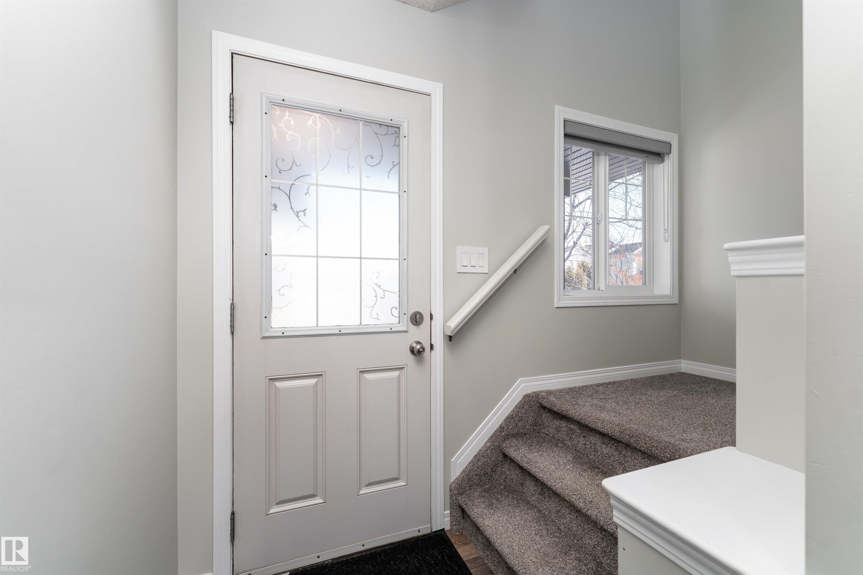 5911 8 Avenue, Edmonton, AB - Indoor Photo Showing Other Room